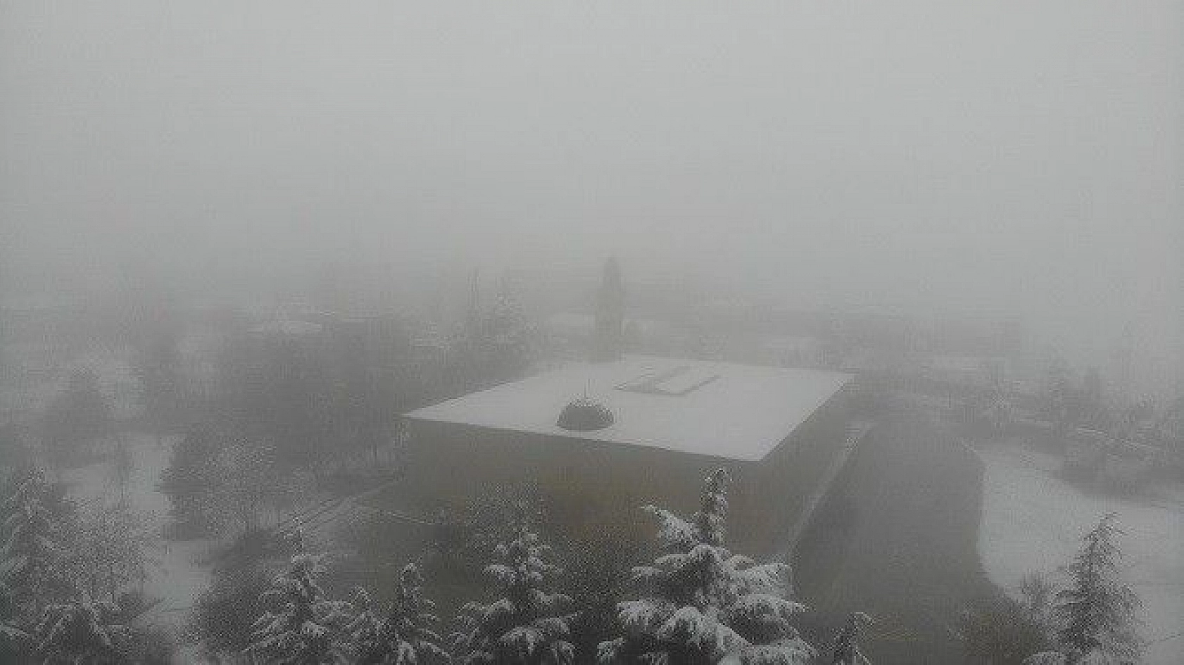 Elazığ'da kar ve sis altındaki tarihin eşsiz manzarası