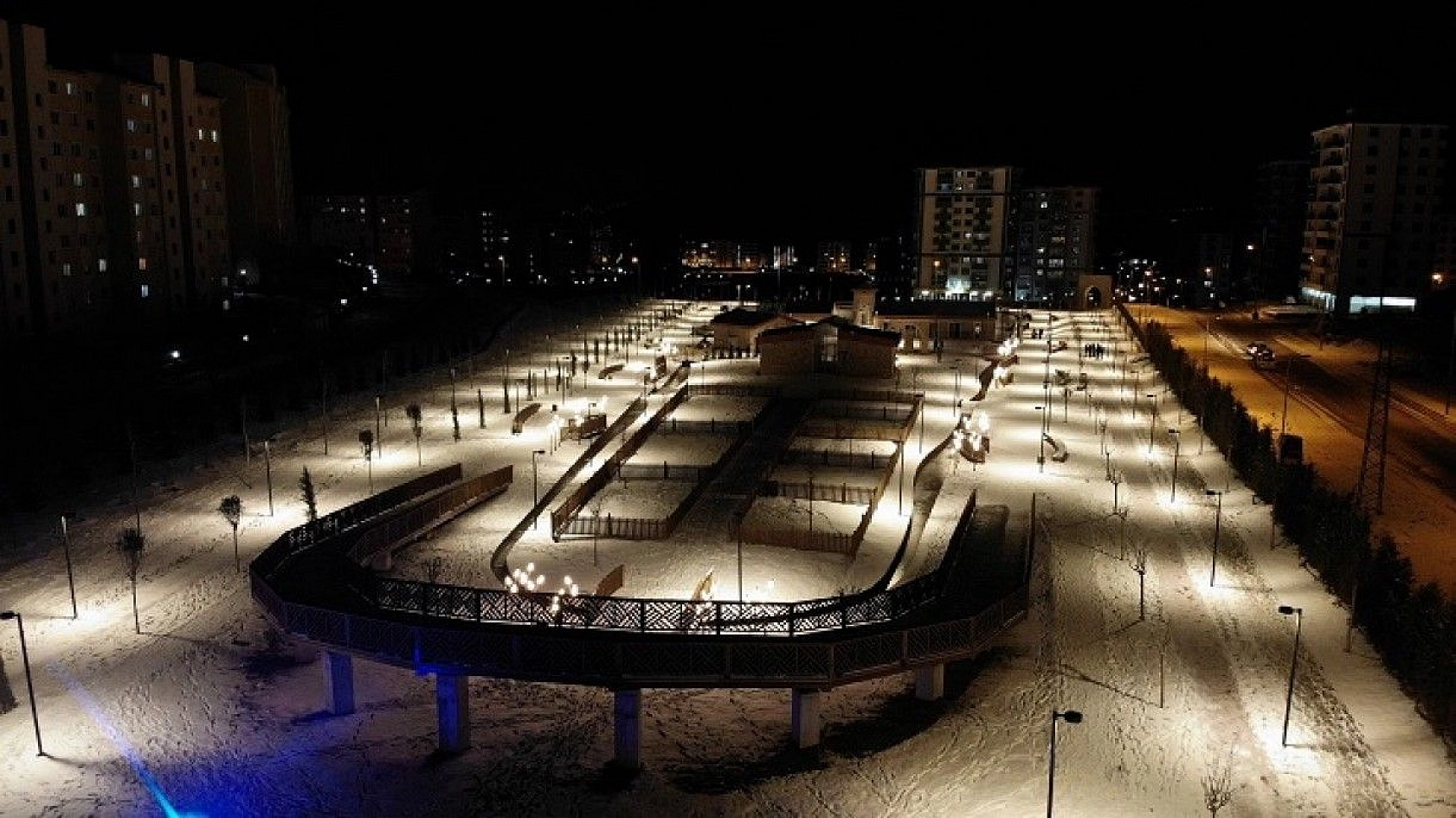 Elazığ'da kar kartpostallık görüntüler oluşturdu