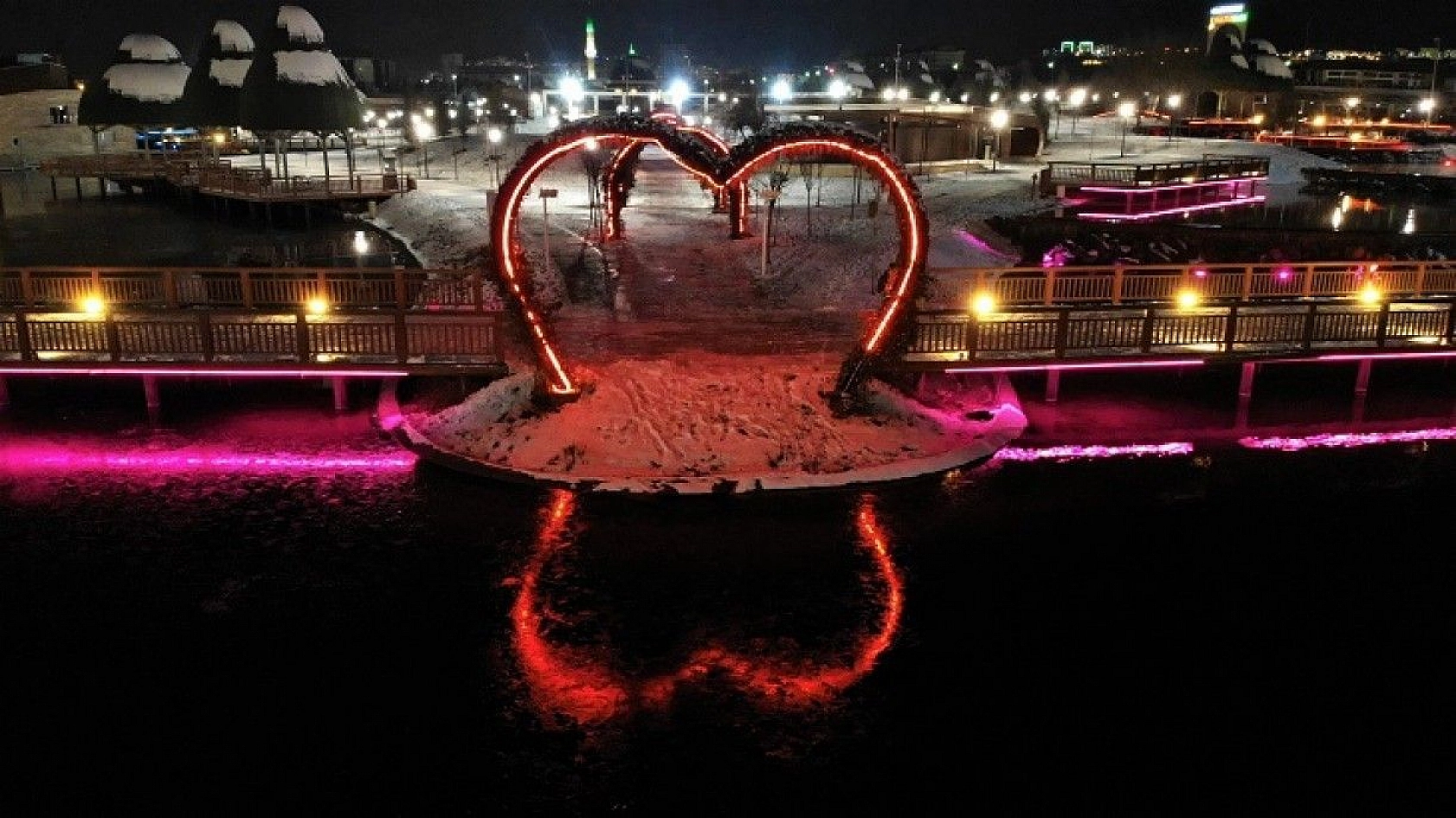 Elazığ'da kar kartpostallık görüntüler oluşturdu