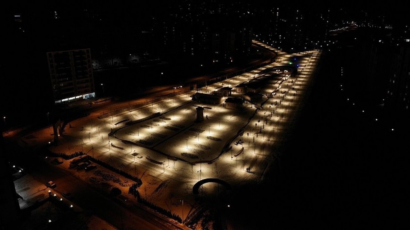 Elazığ'da kar kartpostallık görüntüler oluşturdu