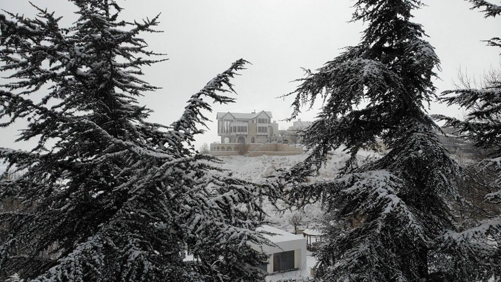 Bin 200 rakımlı Harput'ta kar güzelliği