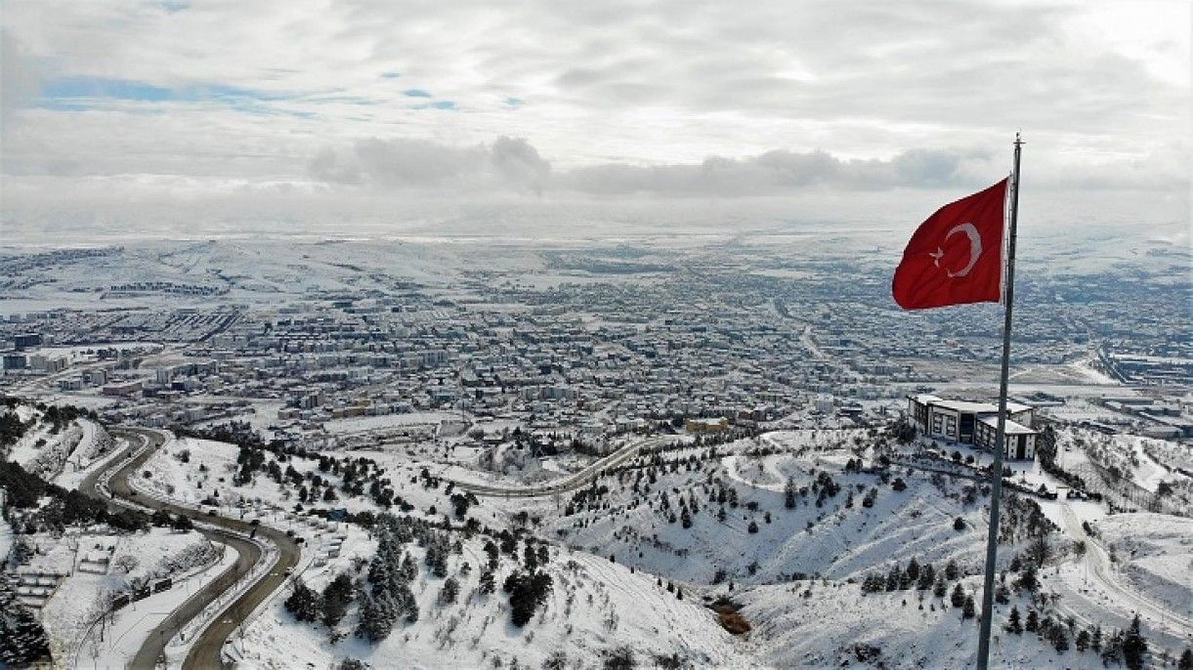 Bin 200 rakımlı Harput'ta kar güzelliği