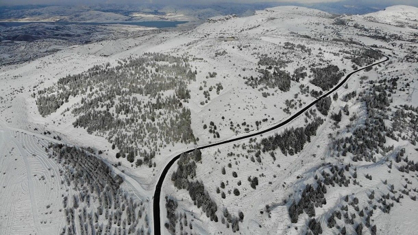 Bin 200 rakımlı Harput'ta kar güzelliği