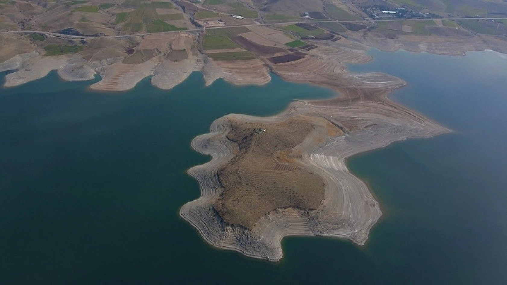 Adada çiçekler açtı