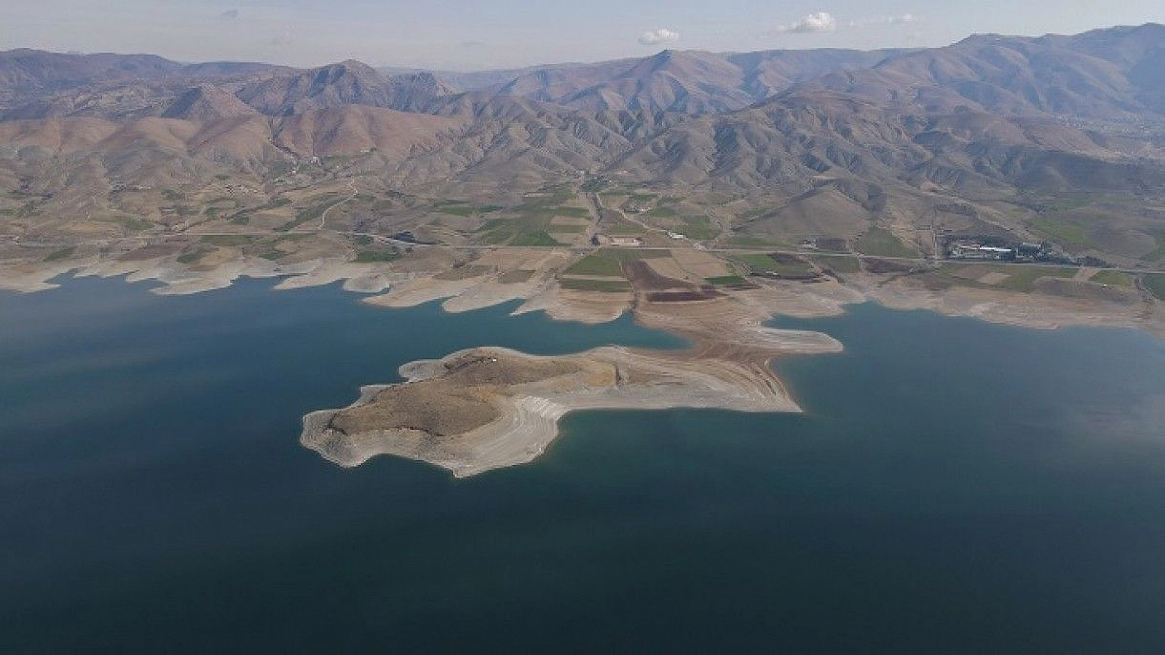 Adada çiçekler açtı