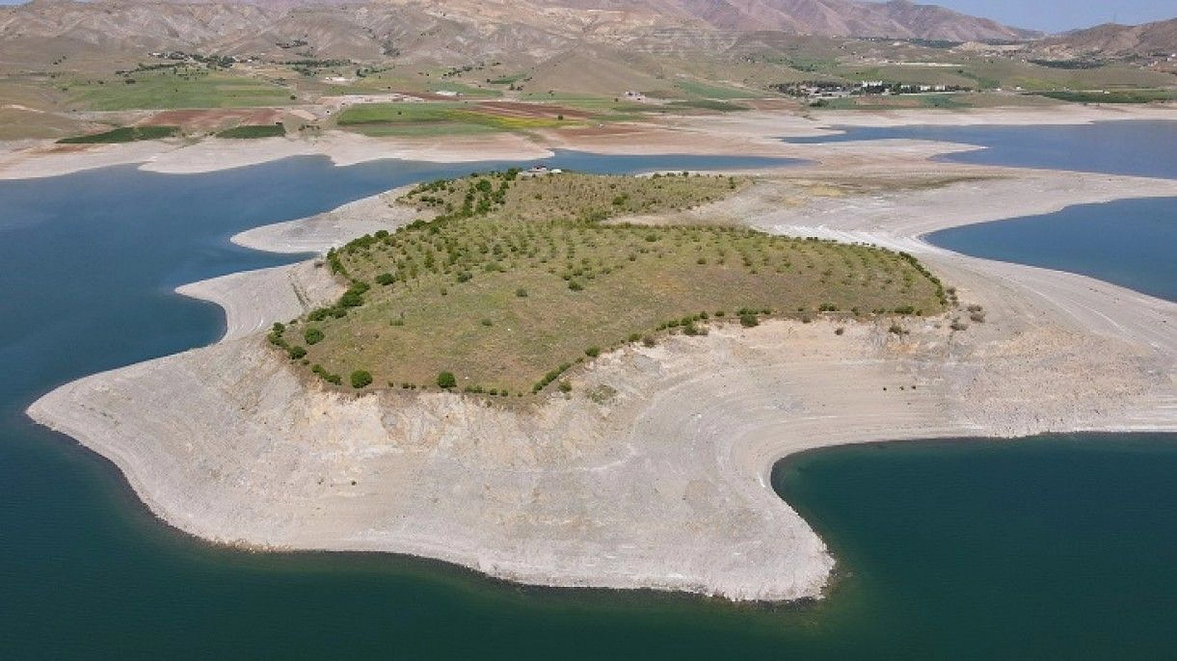 Robinson Ziya dedenin adası baharla birlikte yeşile büründü