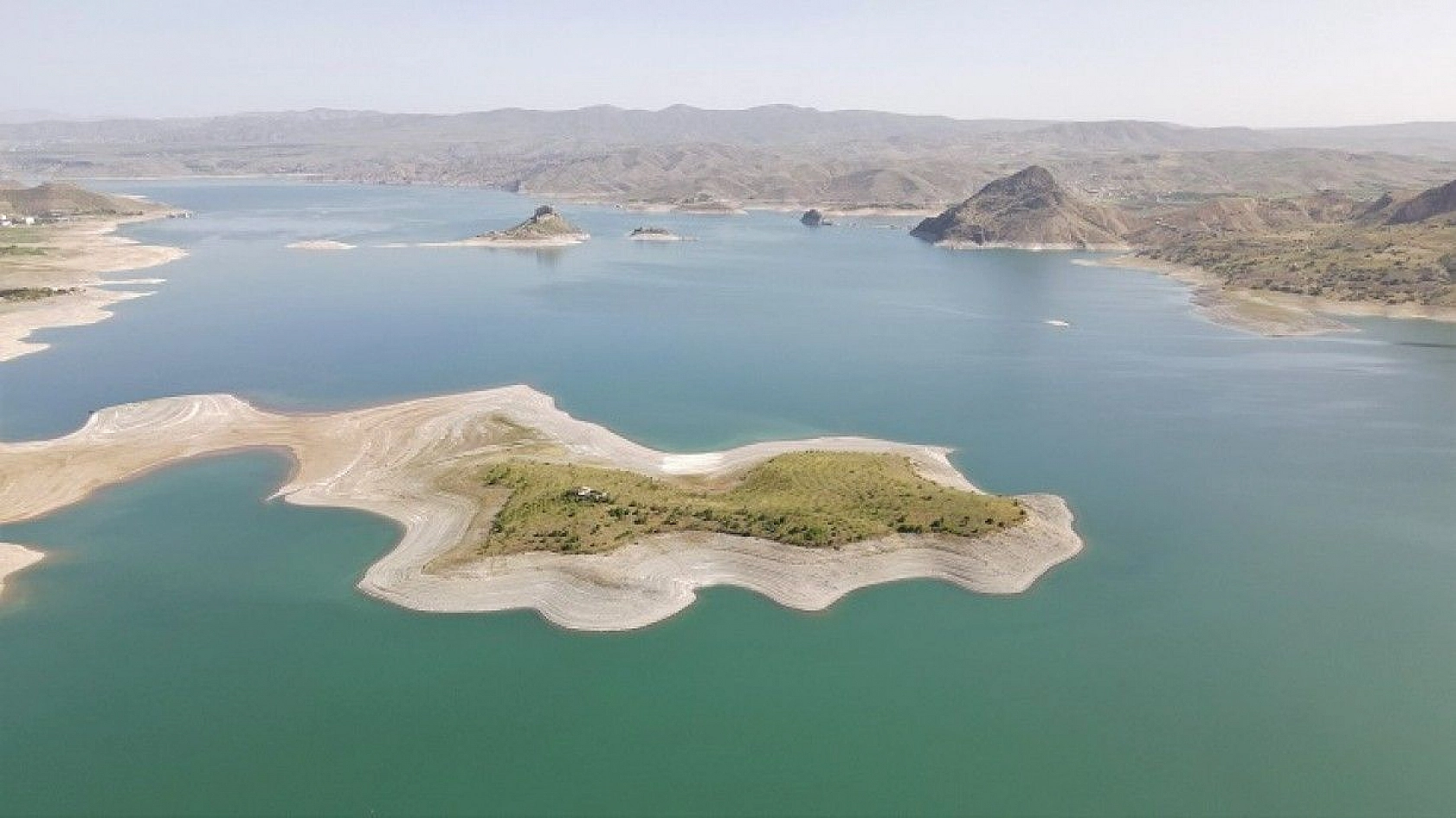 Robinson Ziya dedenin adası baharla birlikte yeşile büründü