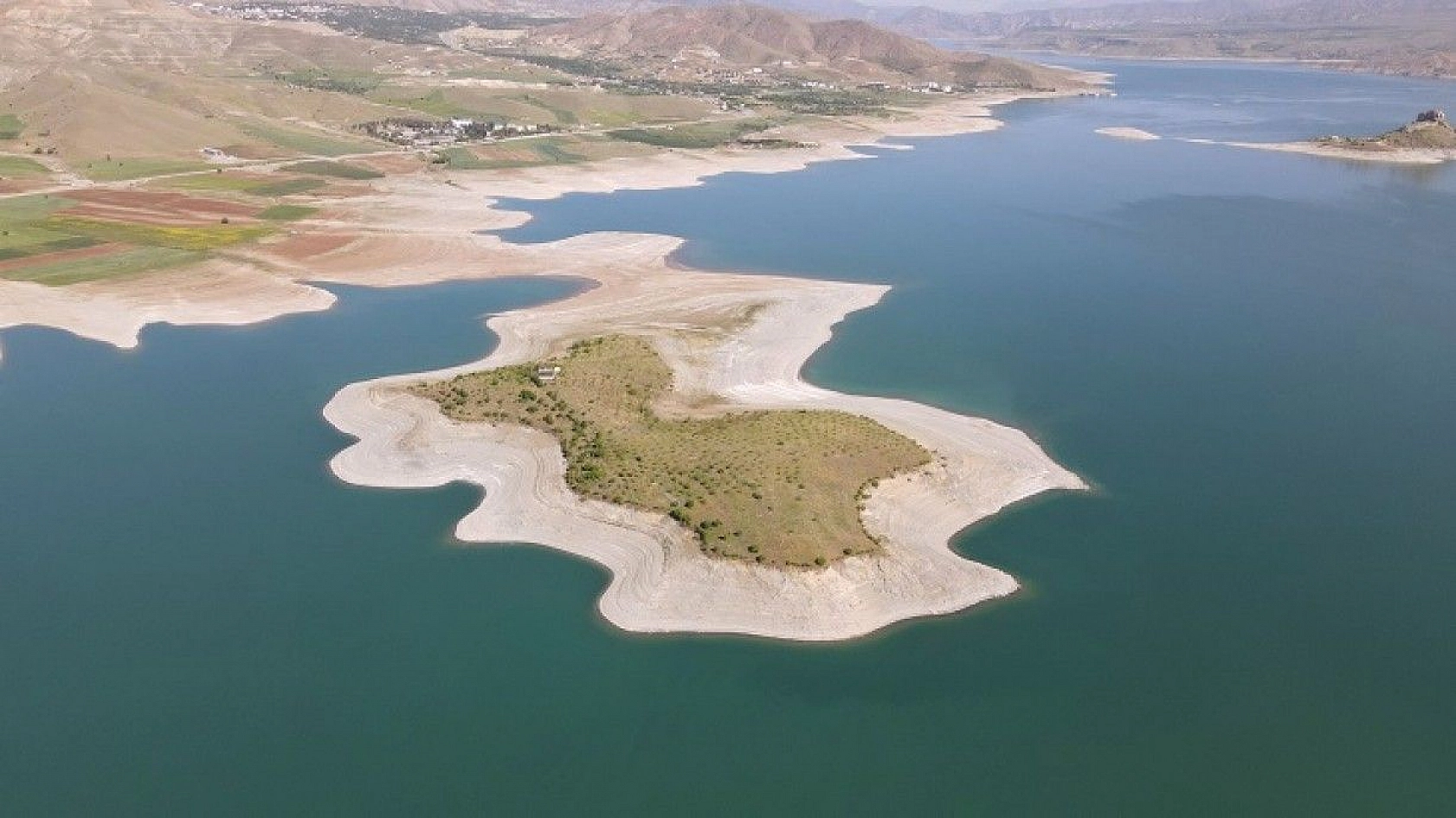 Robinson Ziya dedenin adası baharla birlikte yeşile büründü