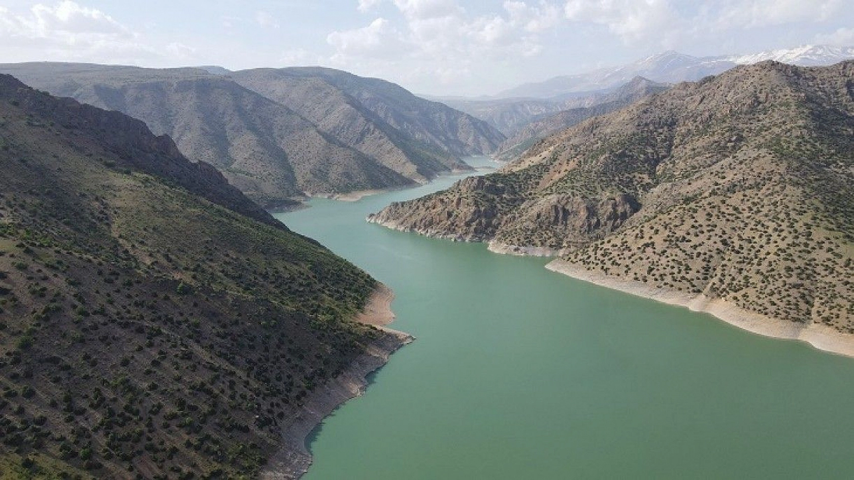 Sülar çekildi, tarihi kilise gün yüzüne çıktı