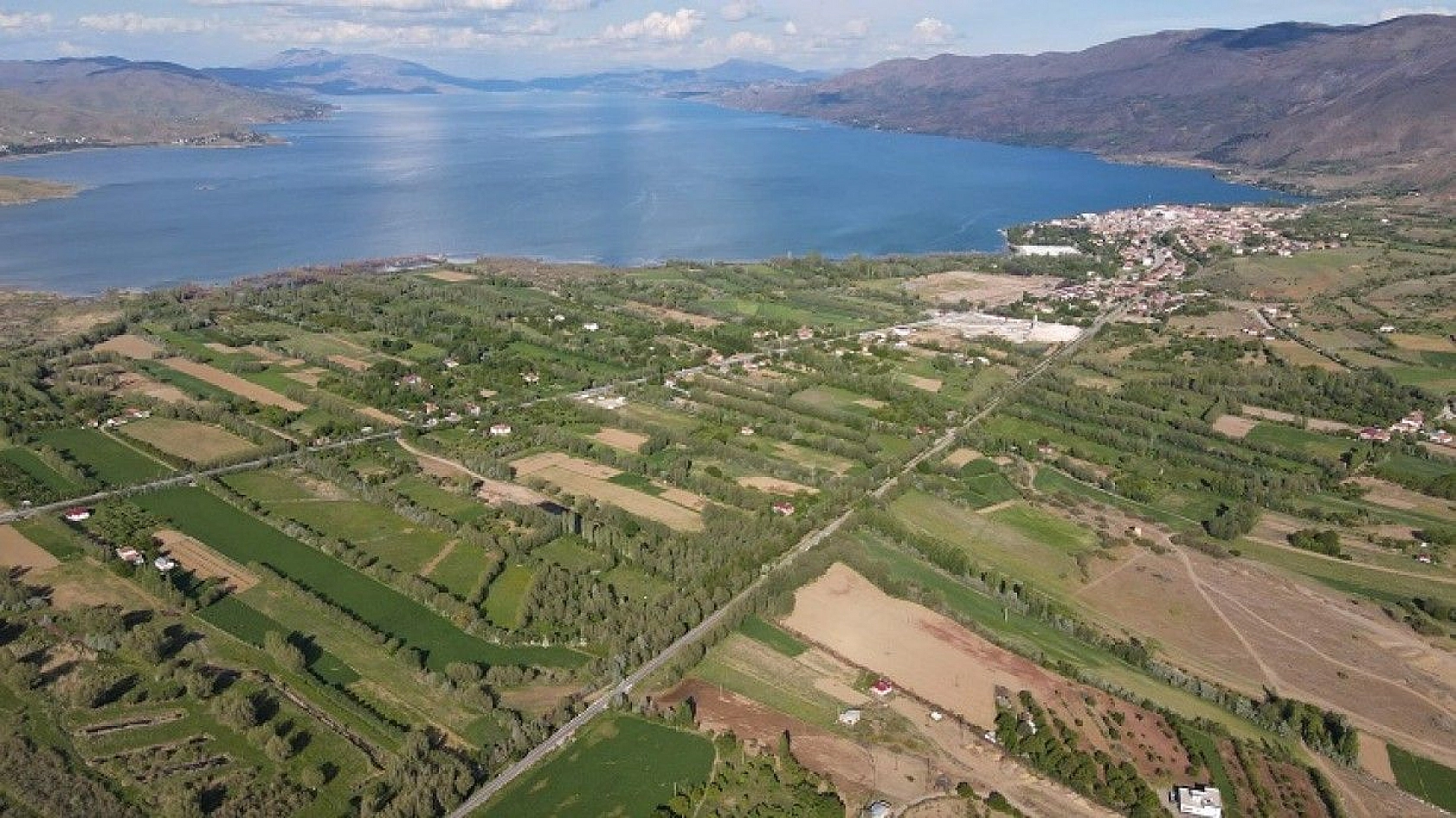 Yeşile bürünen Sivrice muhteşem doğasıyla cezbediyor