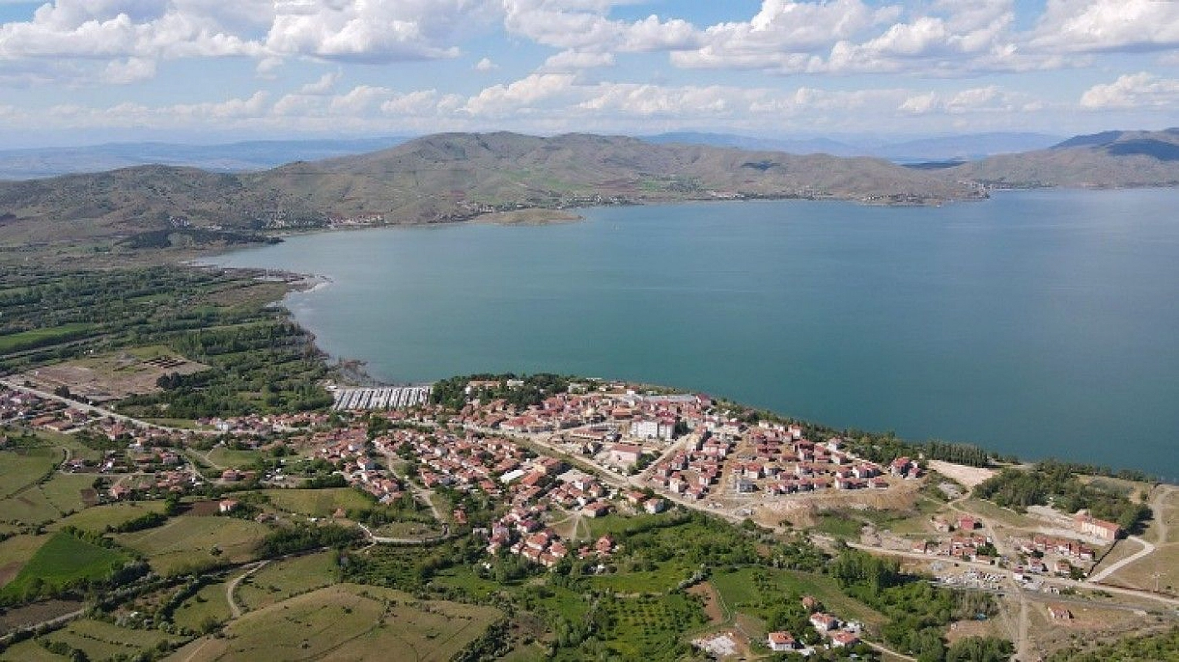 Yeşile bürünen Sivrice muhteşem doğasıyla cezbediyor