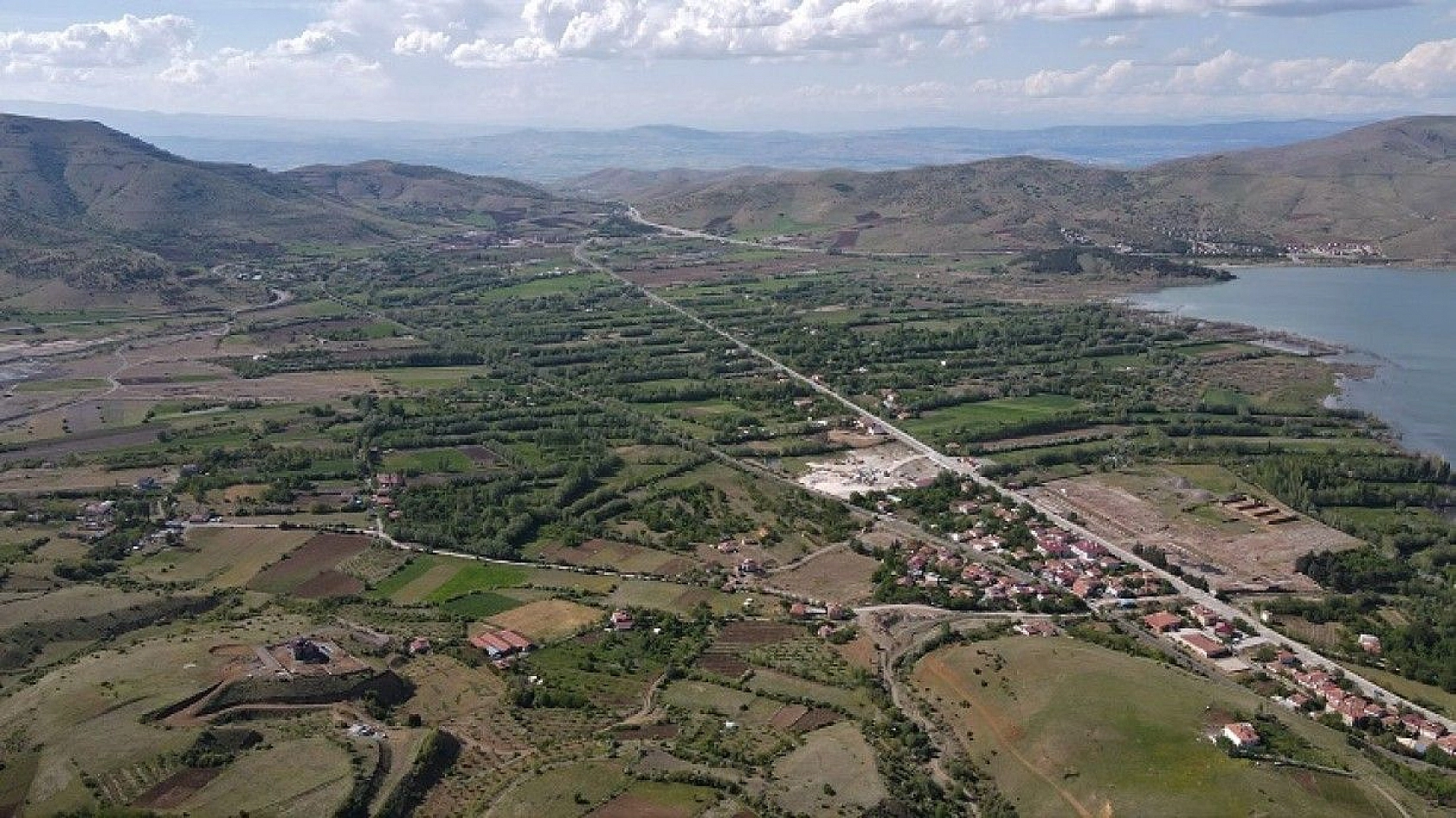 Yeşile bürünen Sivrice muhteşem doğasıyla cezbediyor