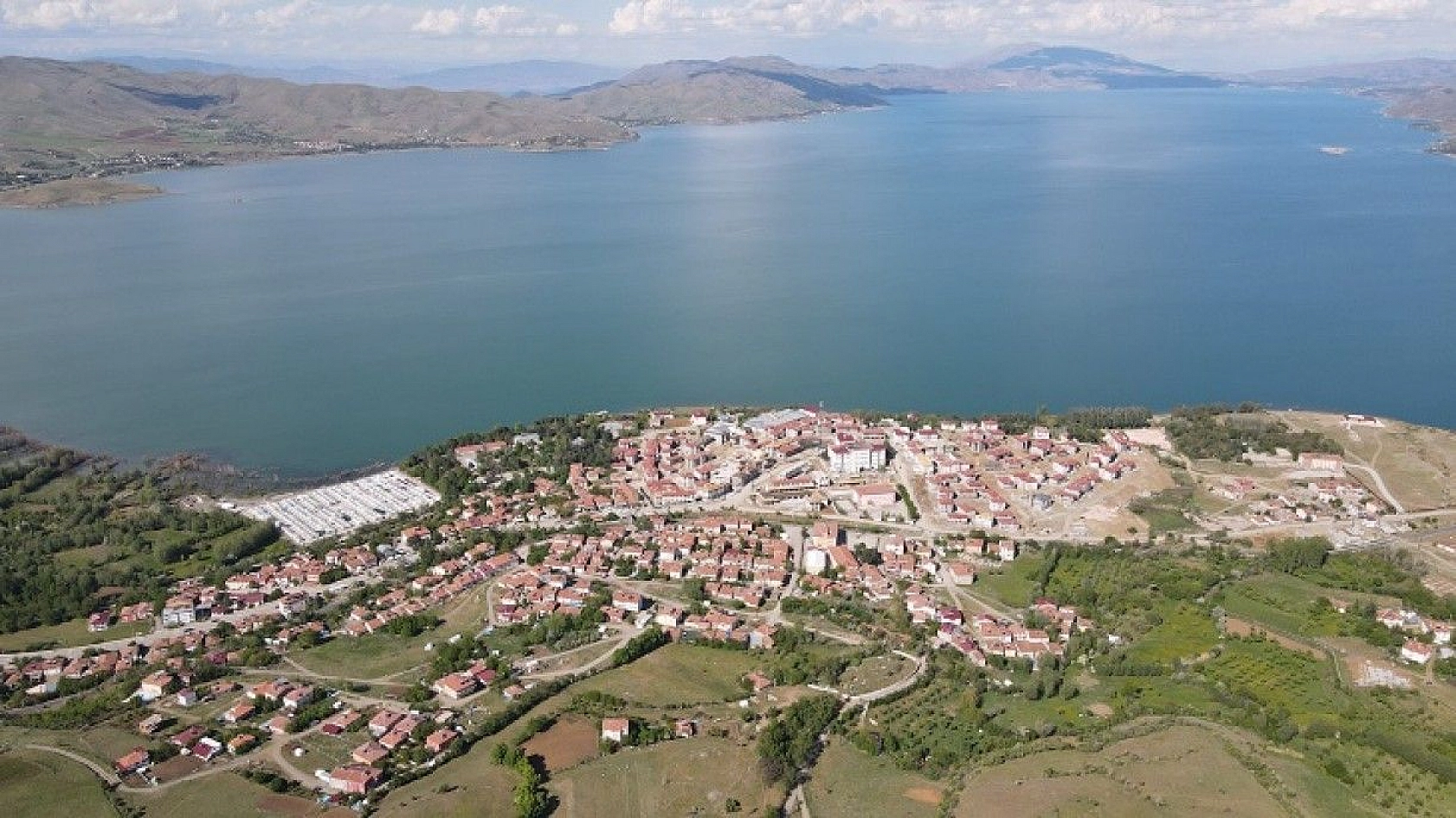 Yeşile bürünen Sivrice muhteşem doğasıyla cezbediyor