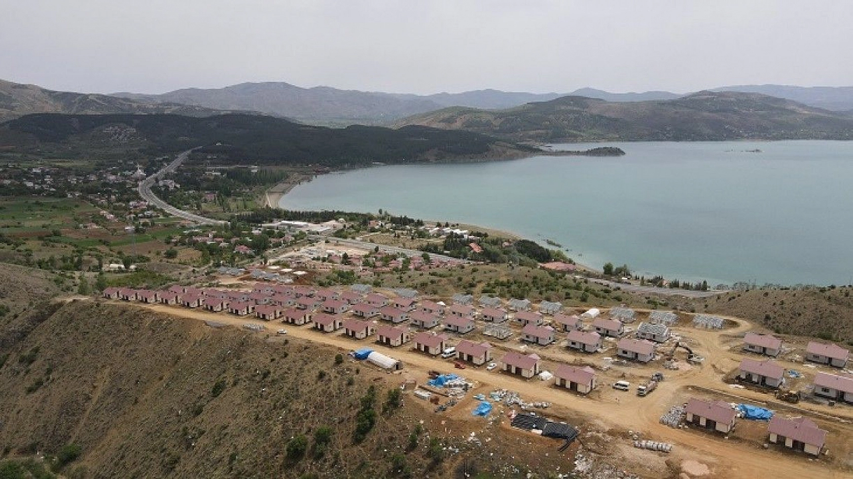 Elazığ'ın 300 köyünde, çelik konutlar yükseliyor