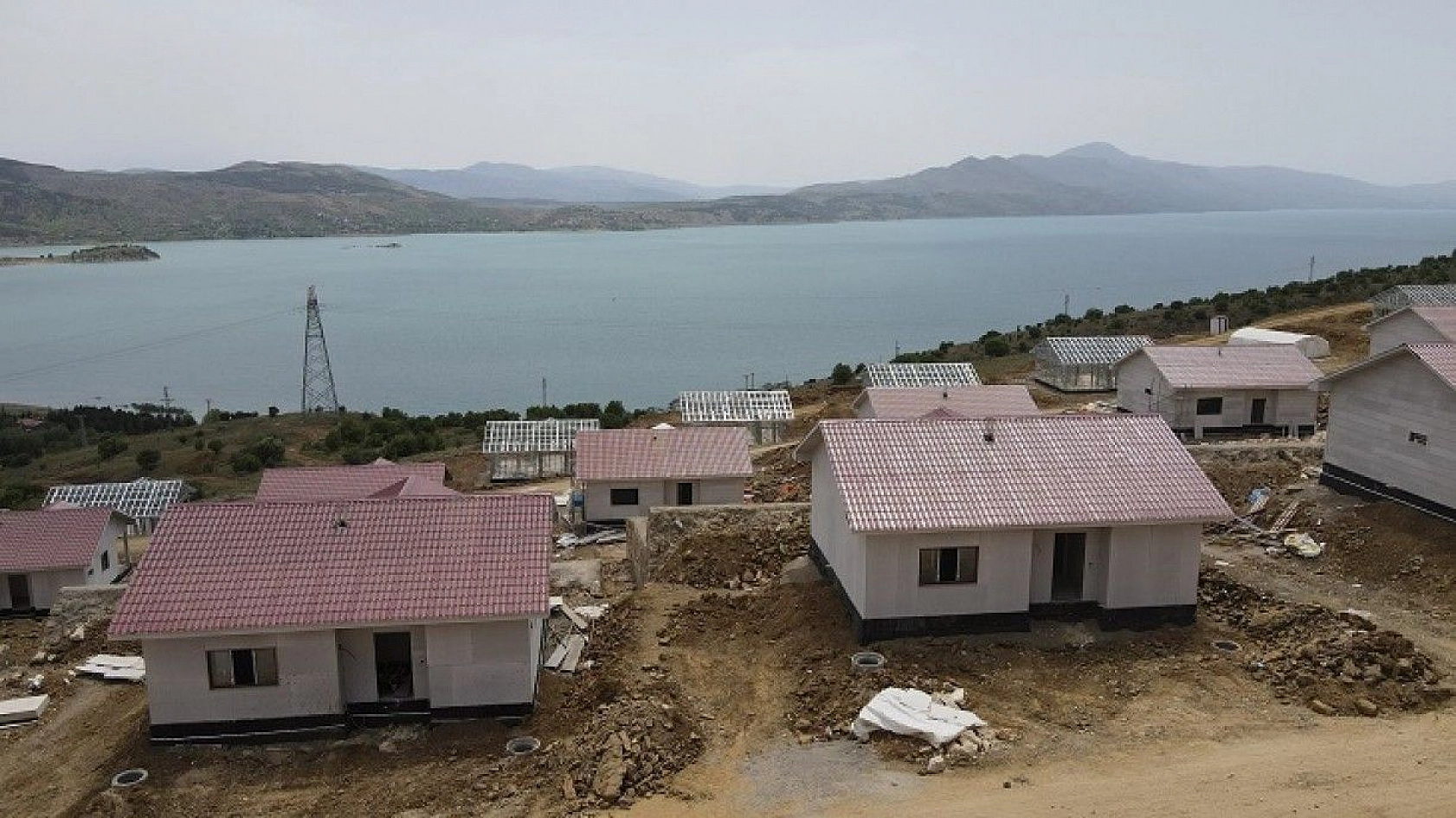Elazığ'ın 300 köyünde, çelik konutlar yükseliyor