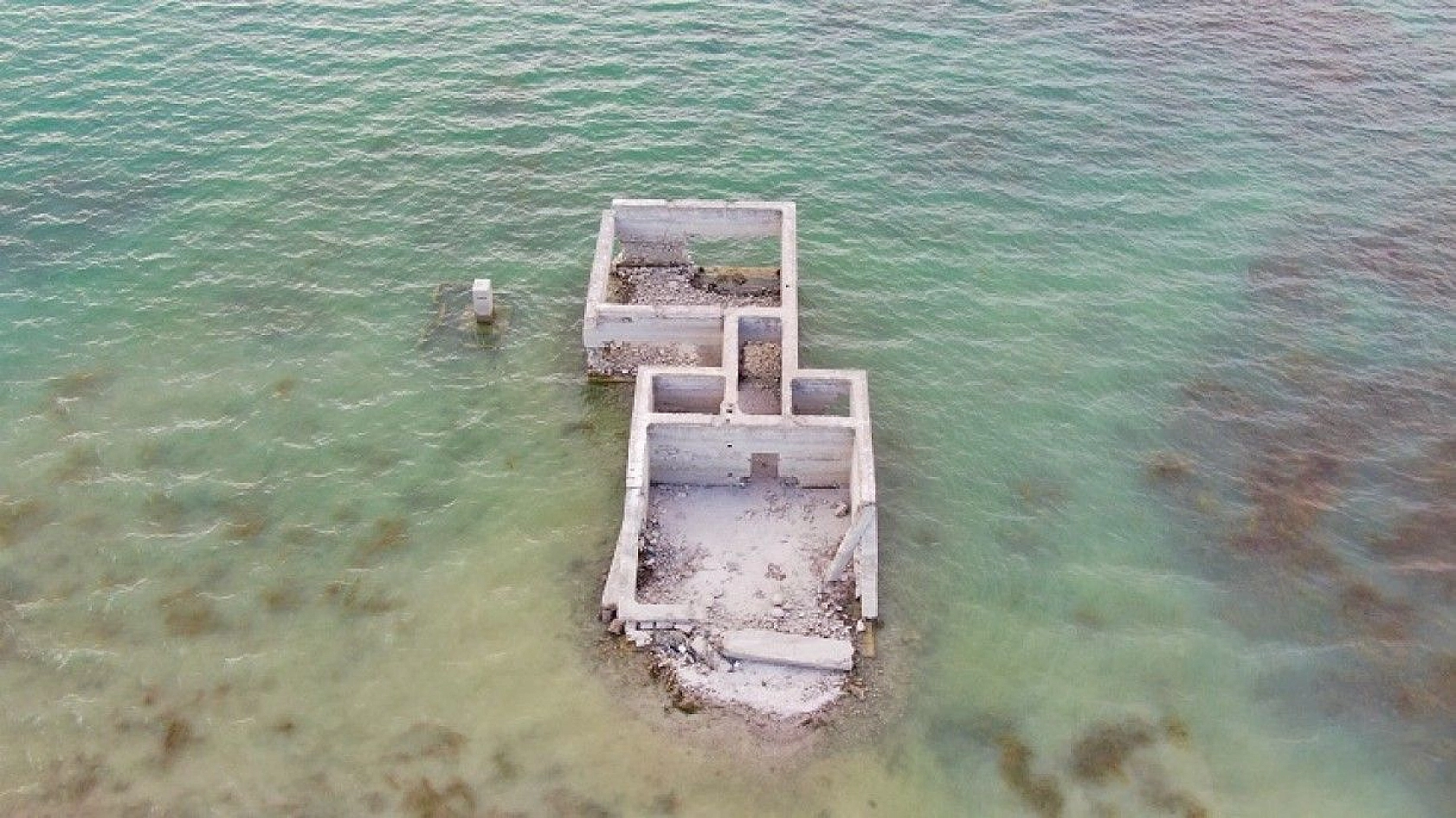 Elazığ'da kuraklık nedeni ile sular çekildi, 75 yıllık okul gün yüzüne çıktı