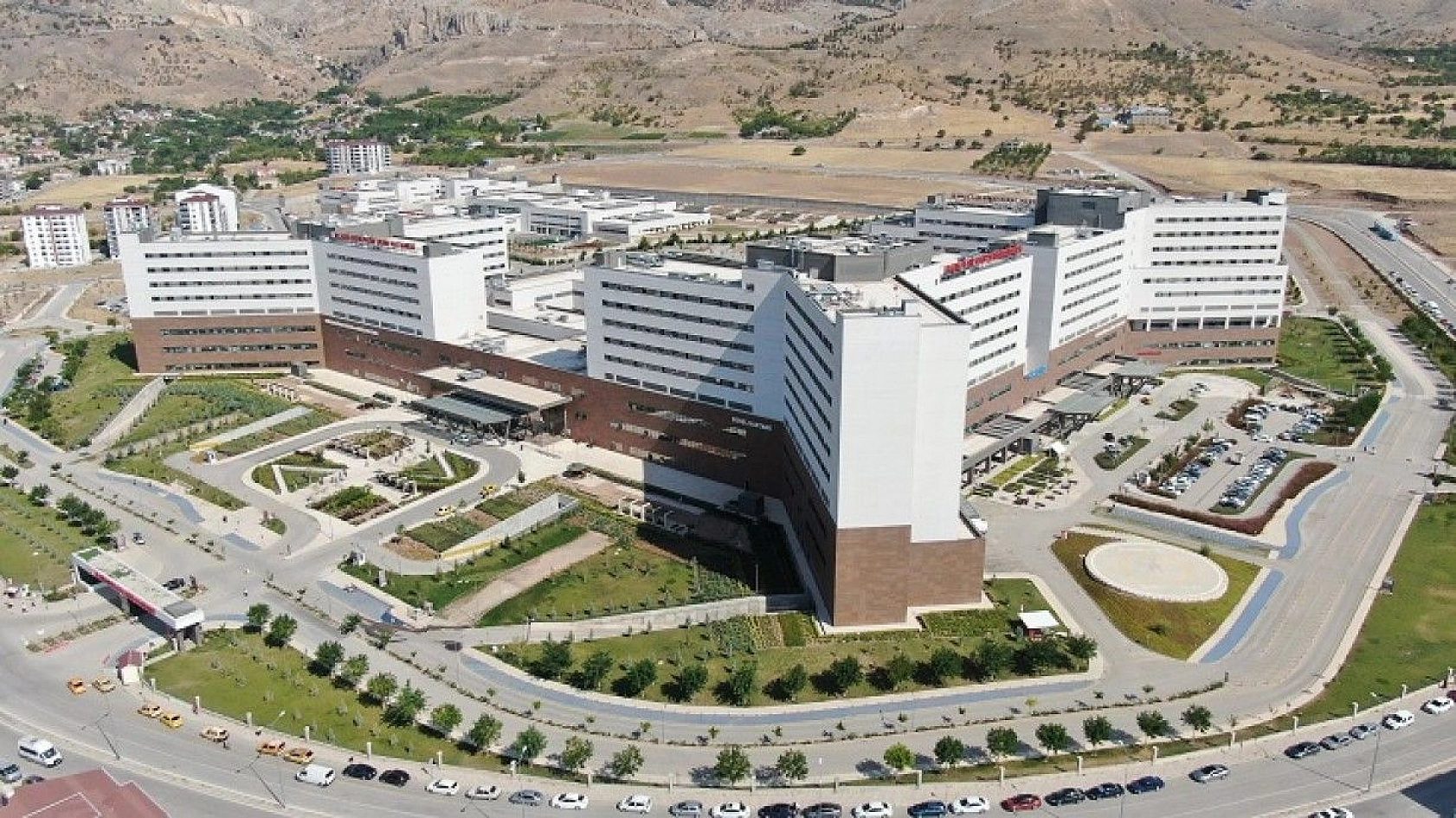 Elazığ Fethi Sekin Şehir Hastanesi, deprem ve pandemide hem şehrin hem de bölgenin lokomotifi oldu