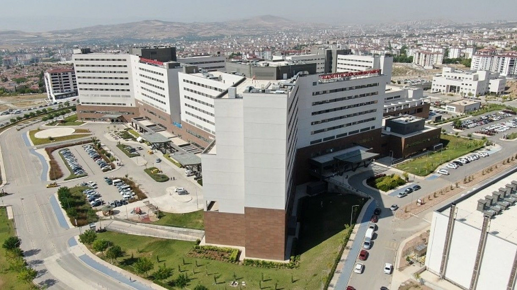 Elazığ Fethi Sekin Şehir Hastanesi, deprem ve pandemide hem şehrin hem de bölgenin lokomotifi oldu