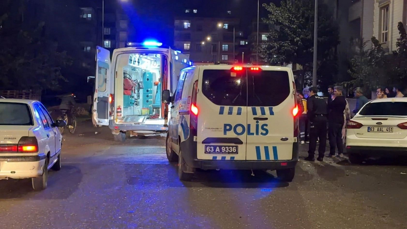 Silahlı, taşlı ve sopalı kavga: 2 yaralı