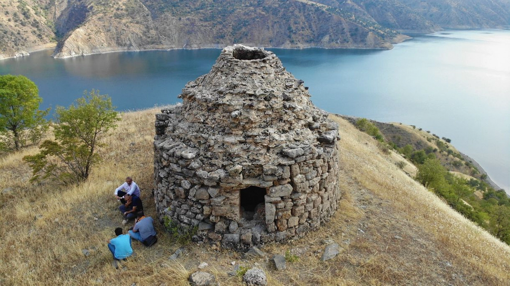 800 Yıllık Kümbet Zamana Direniyor