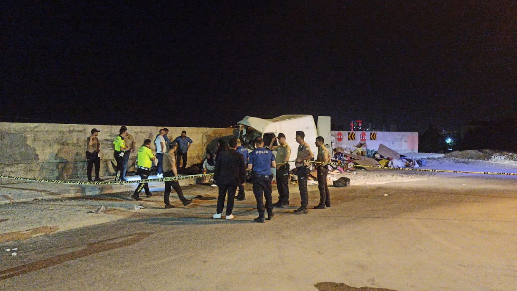 Elazığ'daki Korkunç Kazada Olay Yerinden İlk Görüntüler