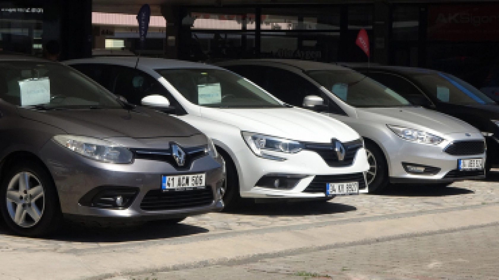 Elazığ'da bayram öncesi ikinci el otomobil piyasası hareketlendi