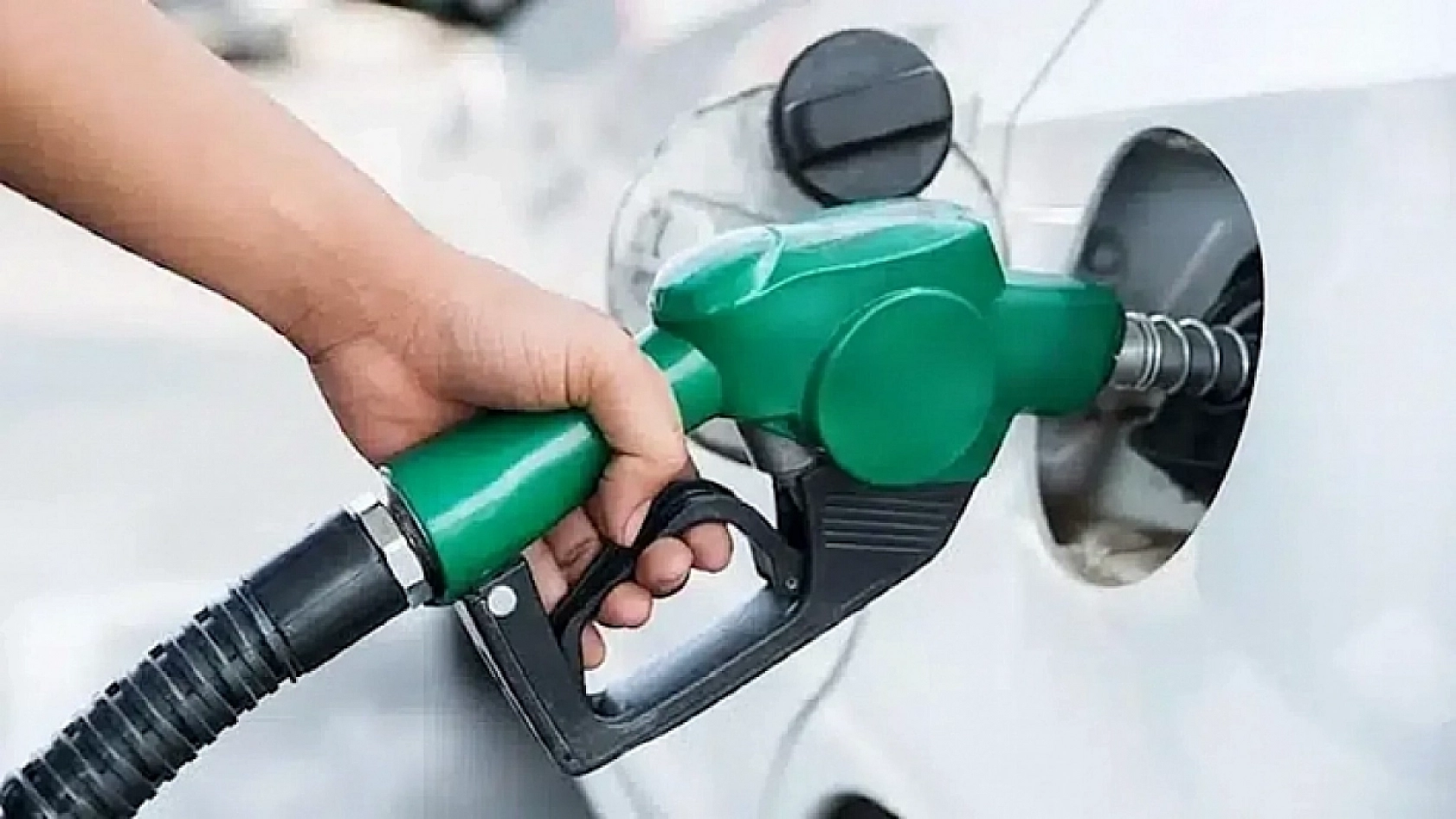 Petrol fiyatlarındaki düşüş Elazığlıların yüzünü güldürecek