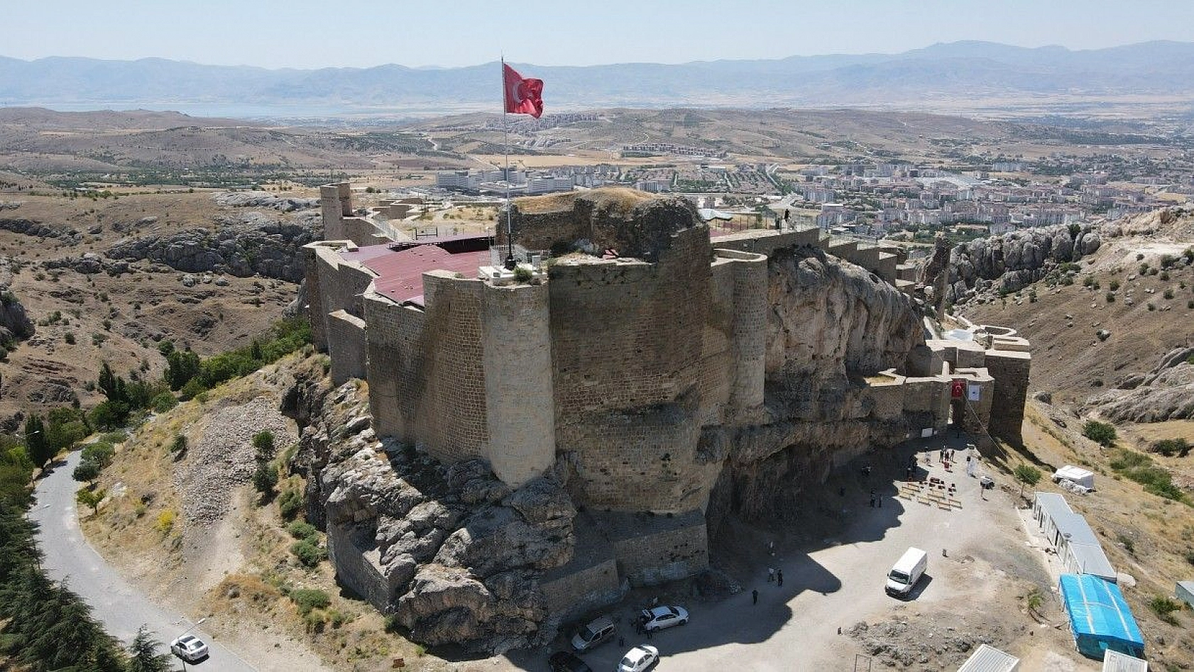 Harput Kalesinde zindan, kürsübaşı ve kutsal alan ziyarete açıldı