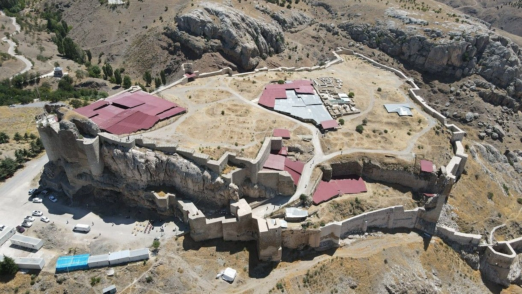 Harput Kalesinde zindan, kürsübaşı ve kutsal alan ziyarete açıldı