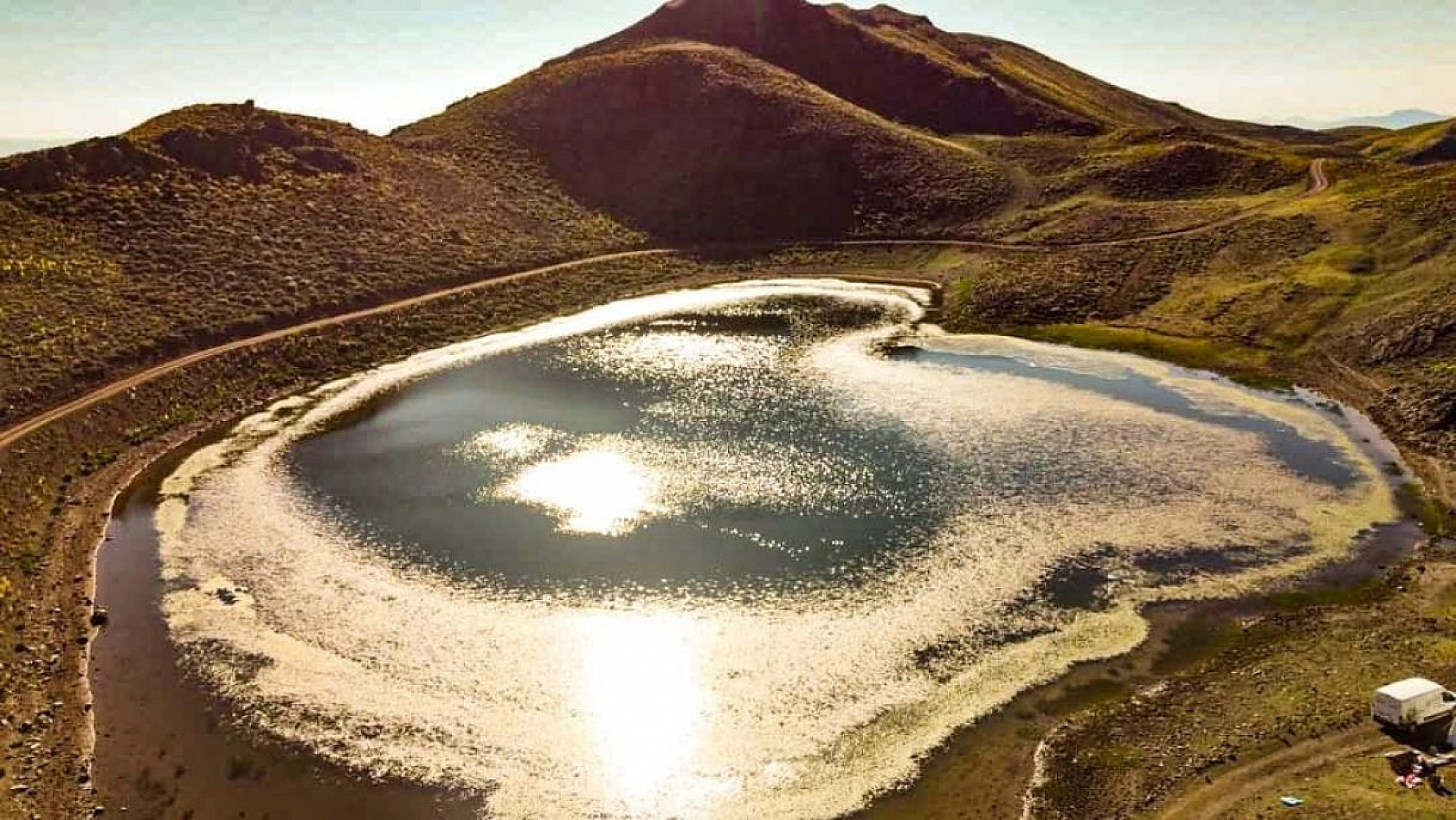 Kalp şeklindeki Gerendal gölü büyük ilgi görüyor