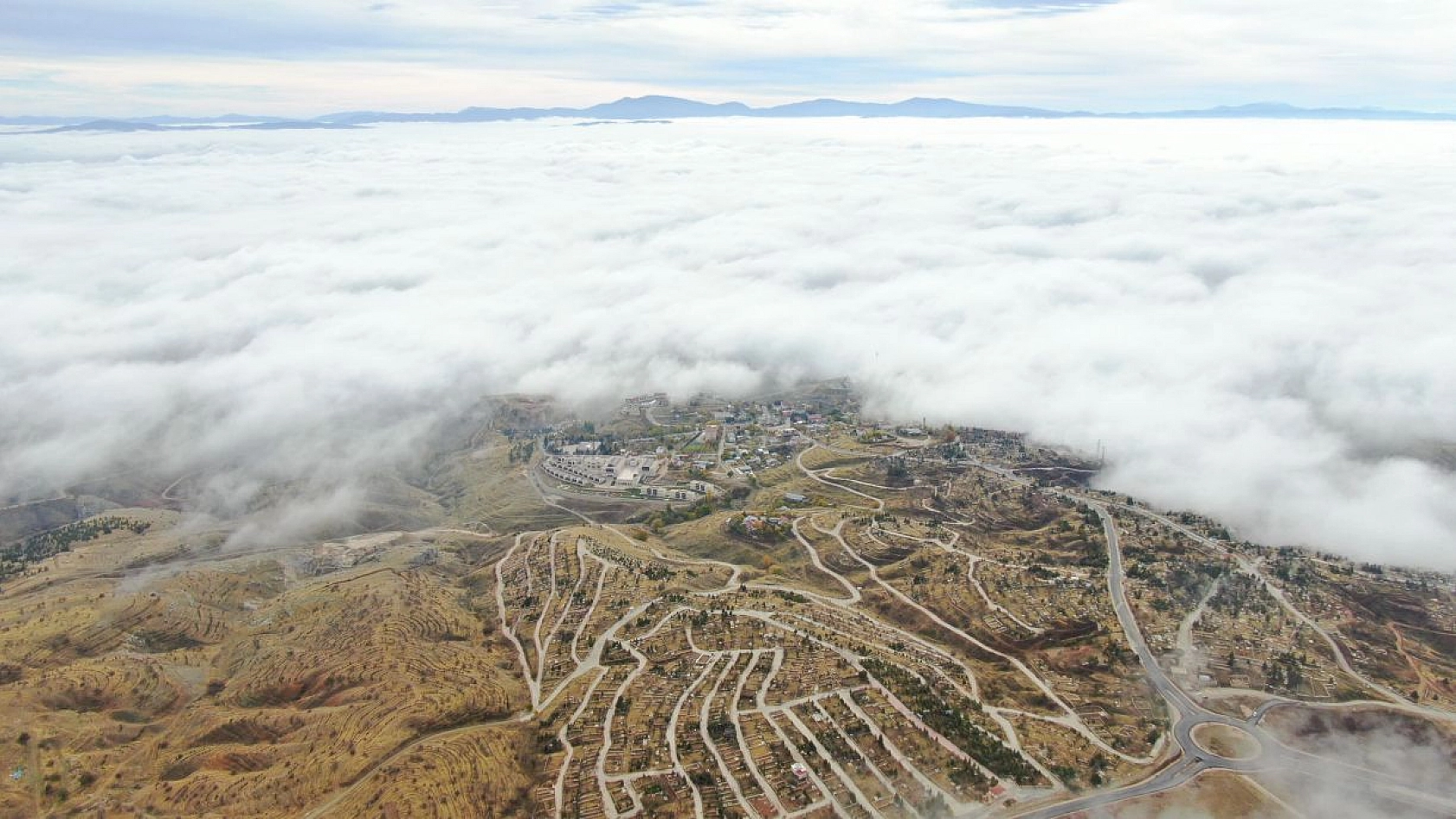 Elazığ sis denizinde kayboldu, ortaya kartpostallık görüntüler çıktı