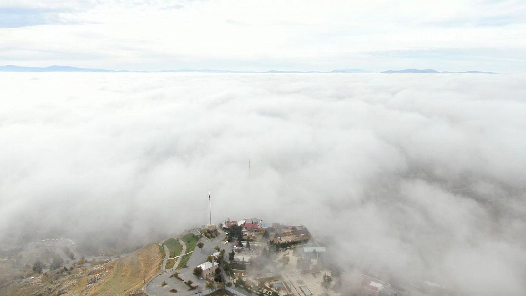 Elazığ sis denizinde kayboldu, ortaya kartpostallık görüntüler çıktı