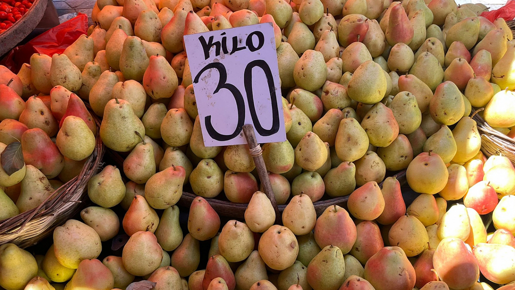 Elazığ'ın pazartesi pazarında güncel sebze-meyve fiyatları
