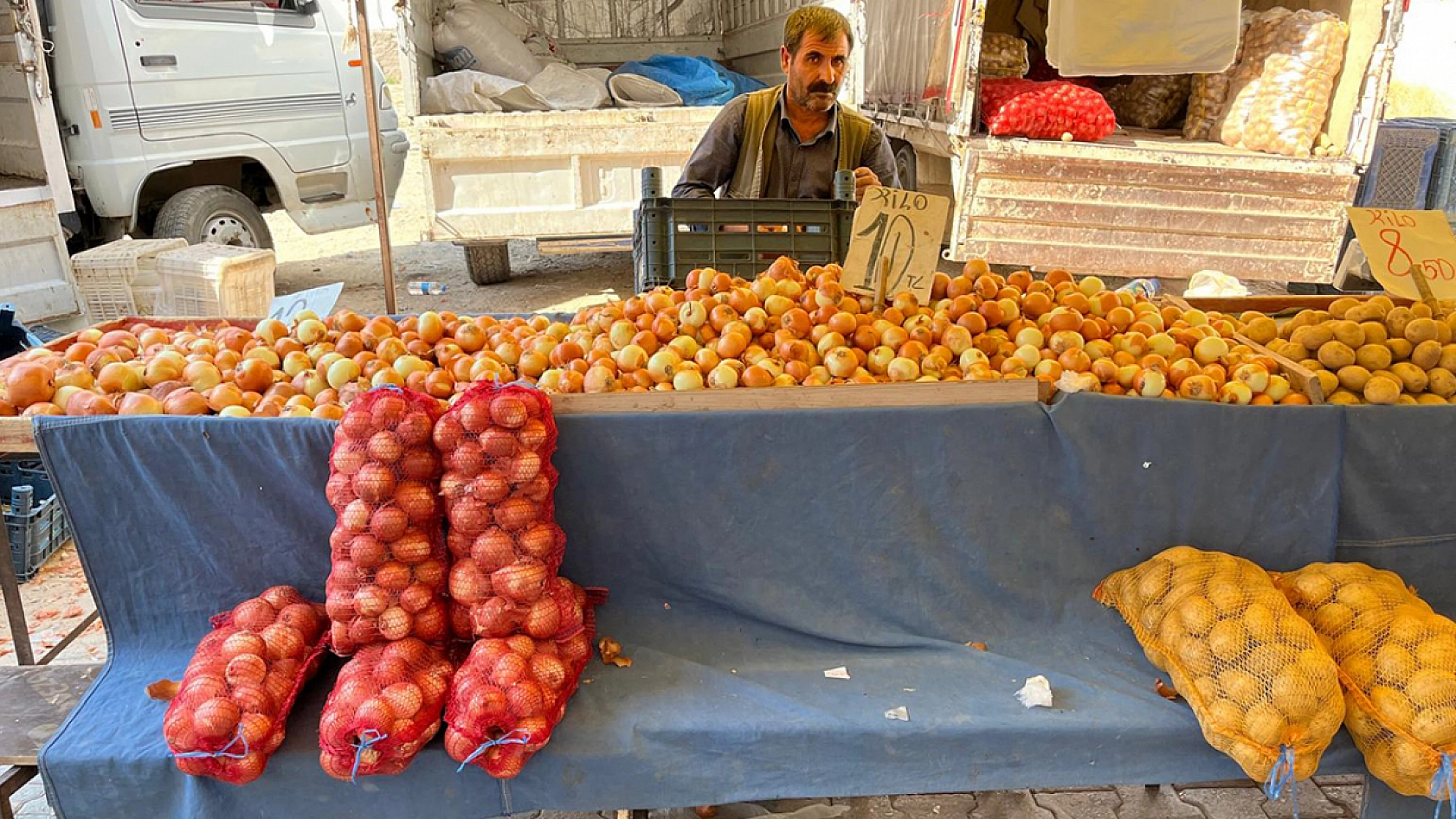 Elazığ'ın salı pazarında güncel sebze-meyve fiyatları