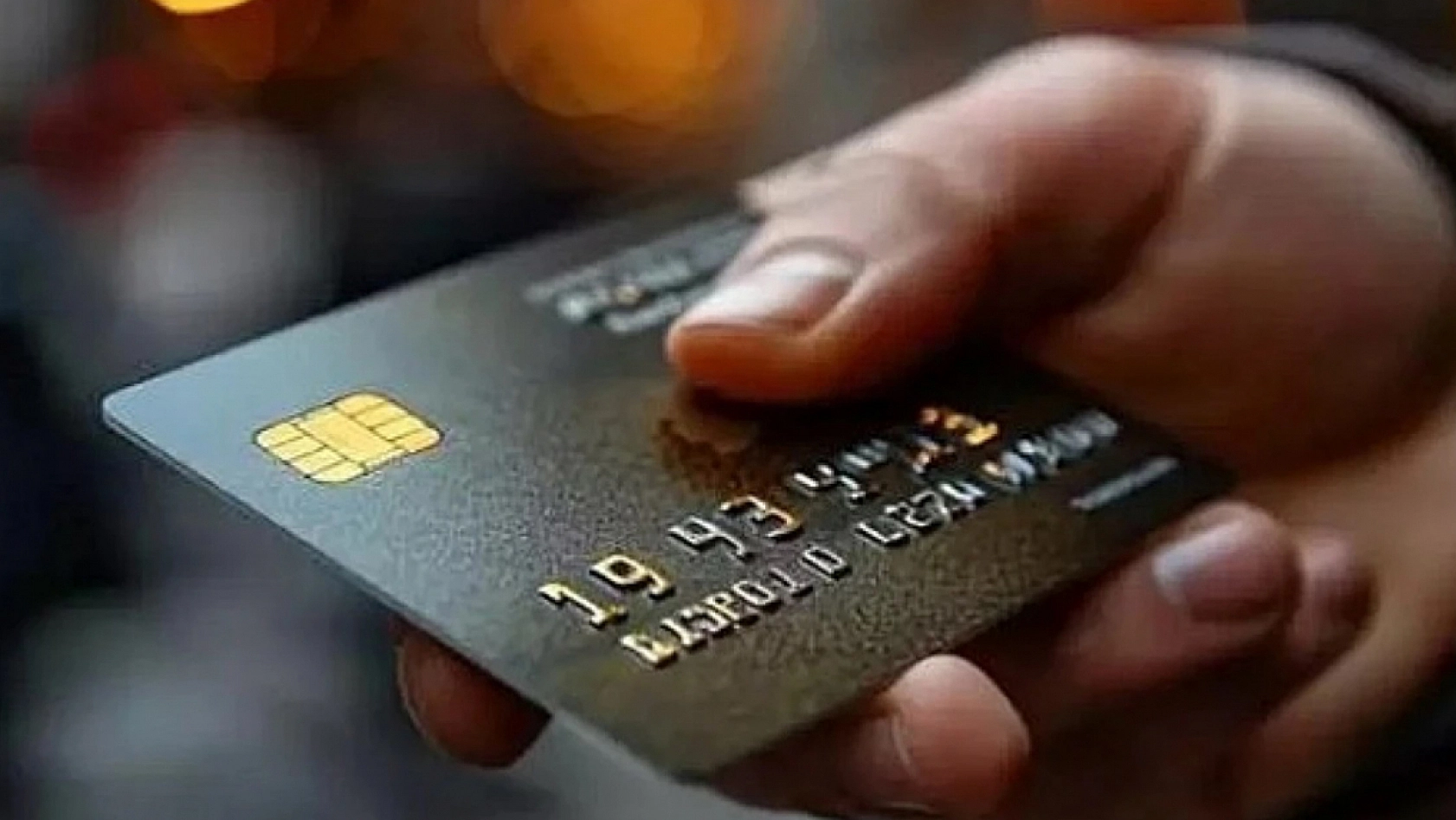 Kredi kartı sahipleri bankalara akın etti: Kredi kartı limiti nasıl düşürülür?