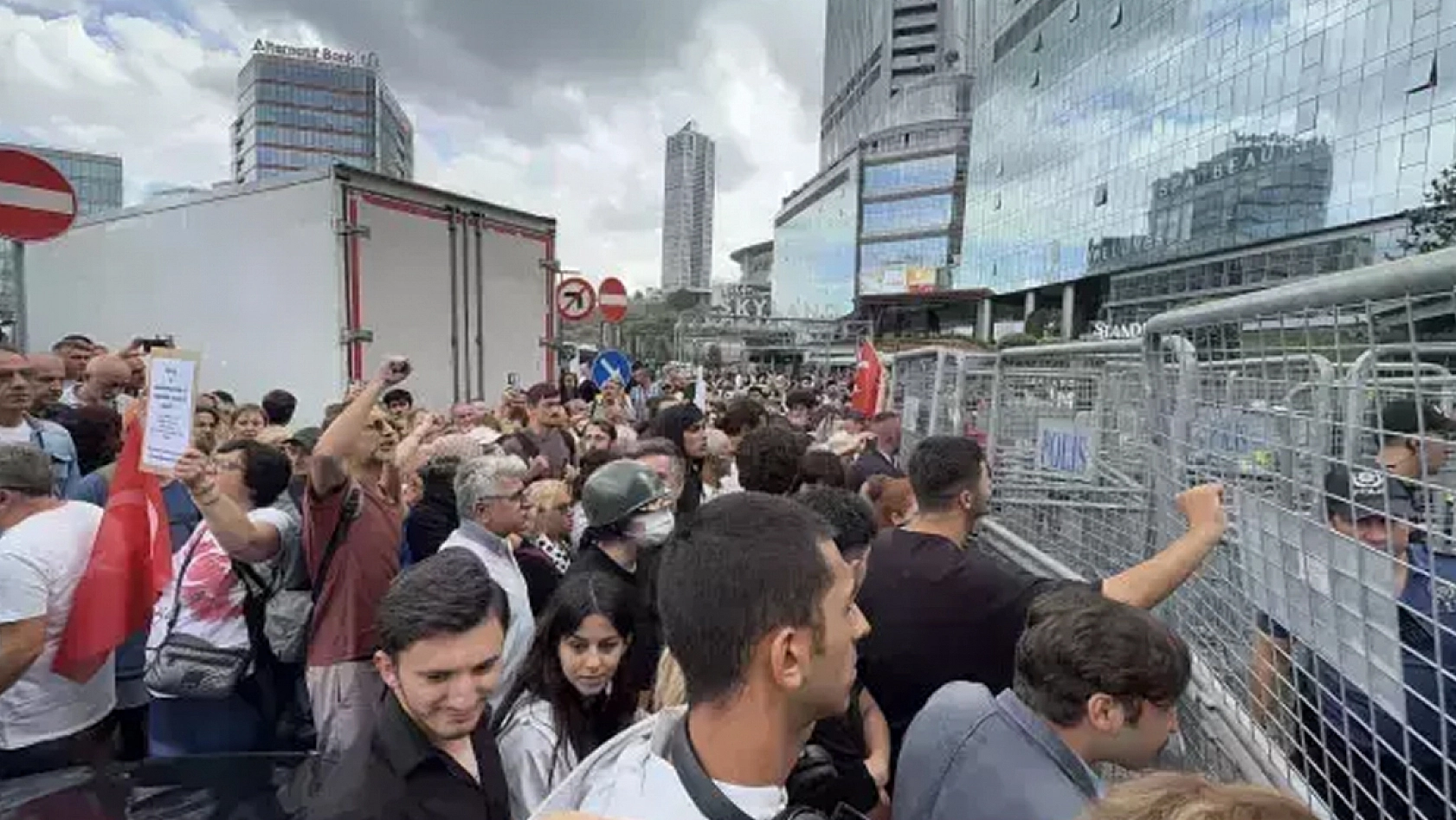 CHP'den sürpriz karar: İstanbul İl Başkanlığı binası kapatıldı
