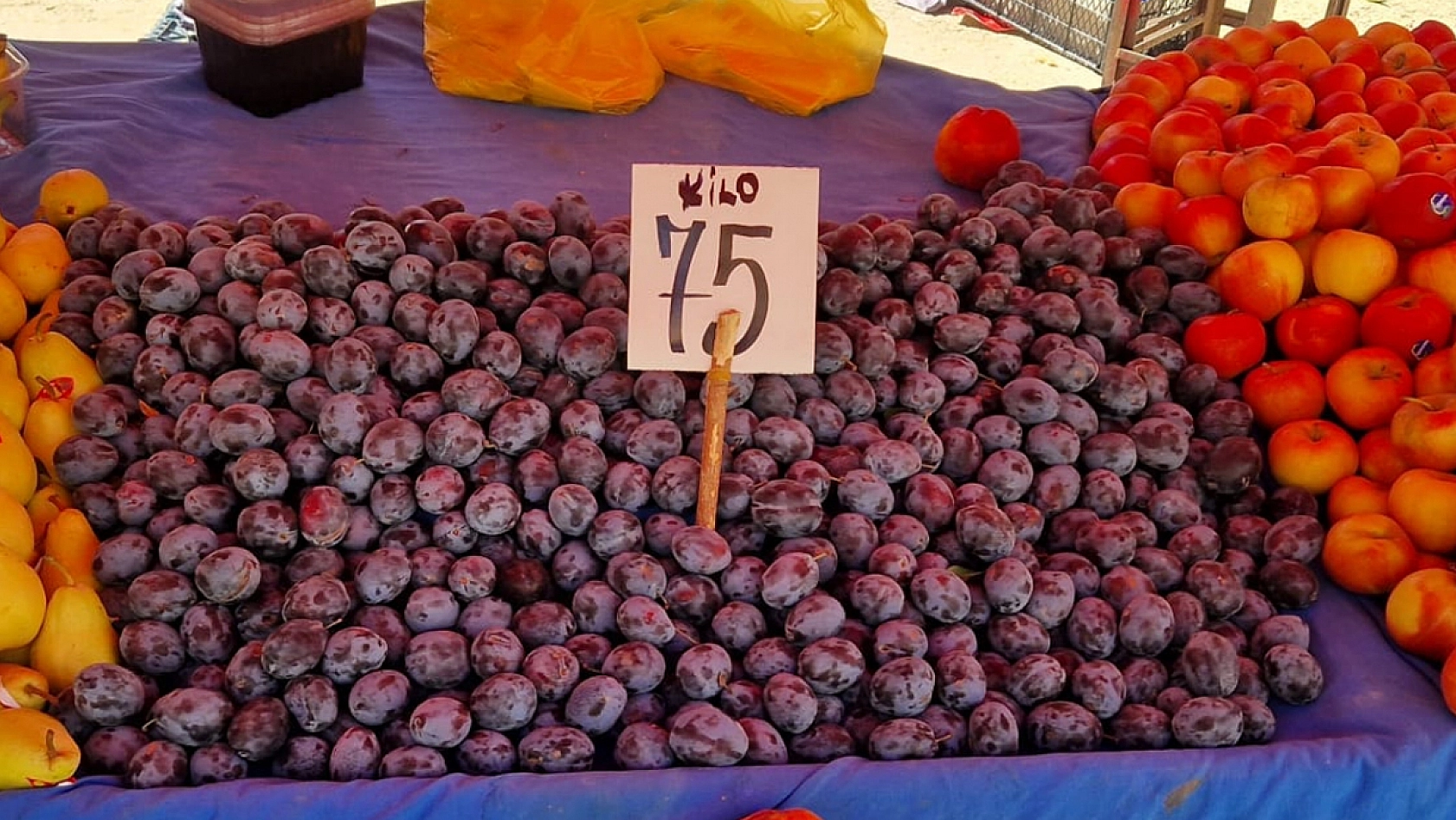 Elazığ'da meyve fiyatları cep yakıyor
