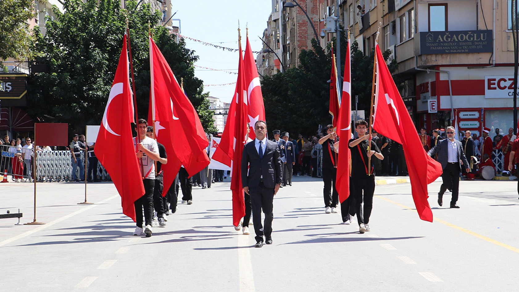 Elazığ'da Zafer Bayramı Coşkusu!