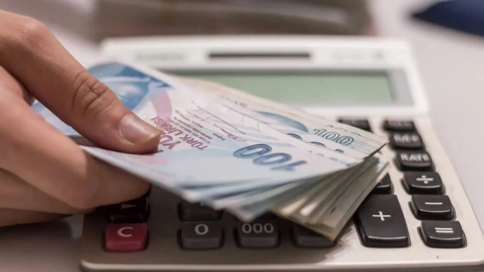 Kredi kartı aidatlarında büyük kriz