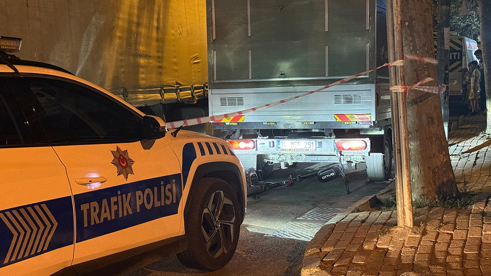 Scooter kamyona çarptı: 1 ölü