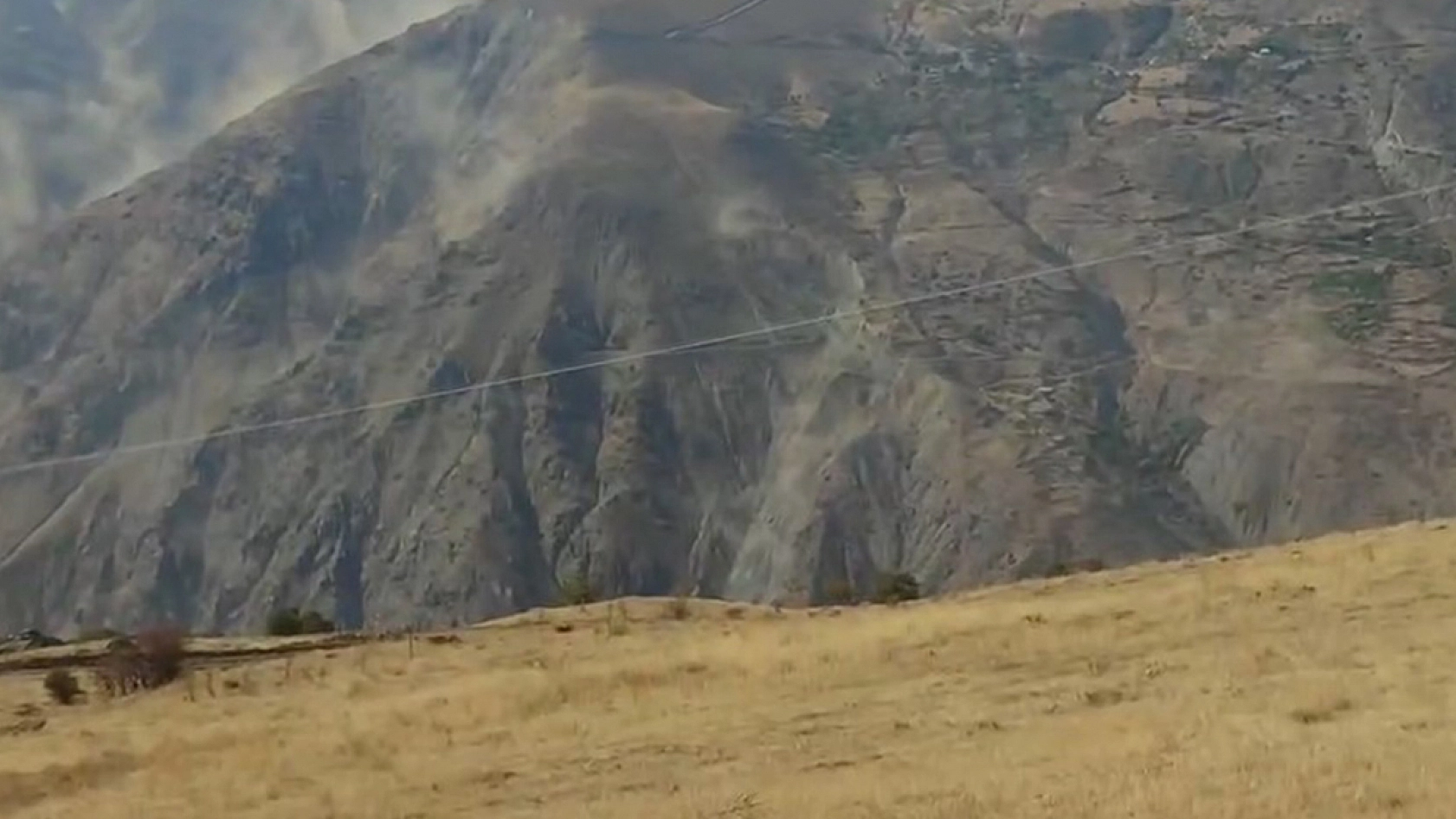 Deprem anında fay hattında yaşananlar kameraya yansıdı