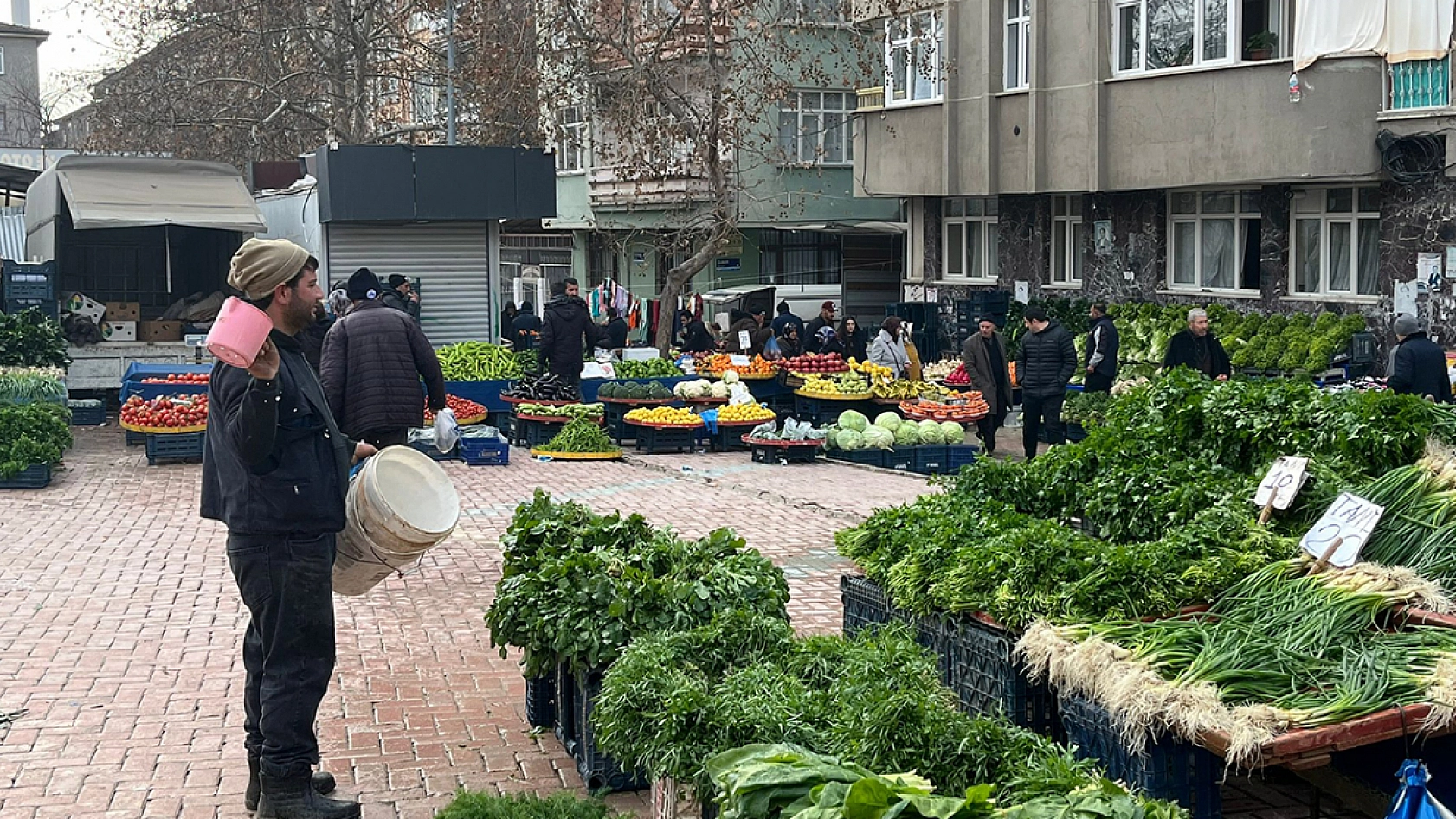 Elazığ pazarlarına vuran soğuk mu, ekonomi mi?