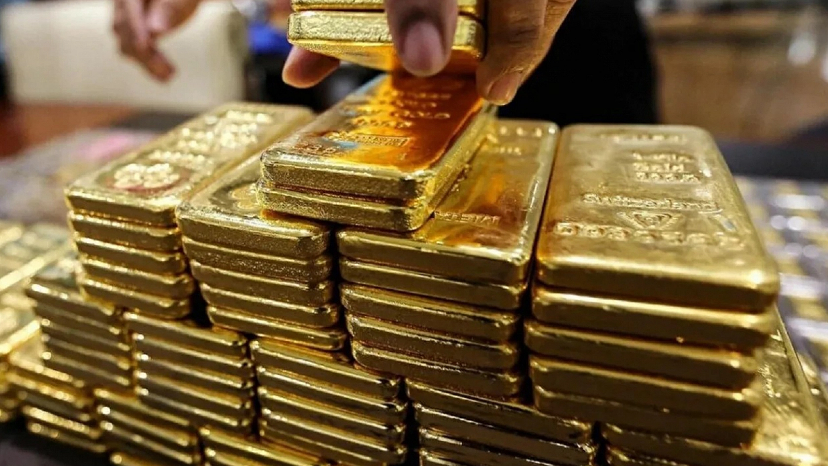 Altın fiyatları rekor kırarken kritik karar! Alım mı satım mı?