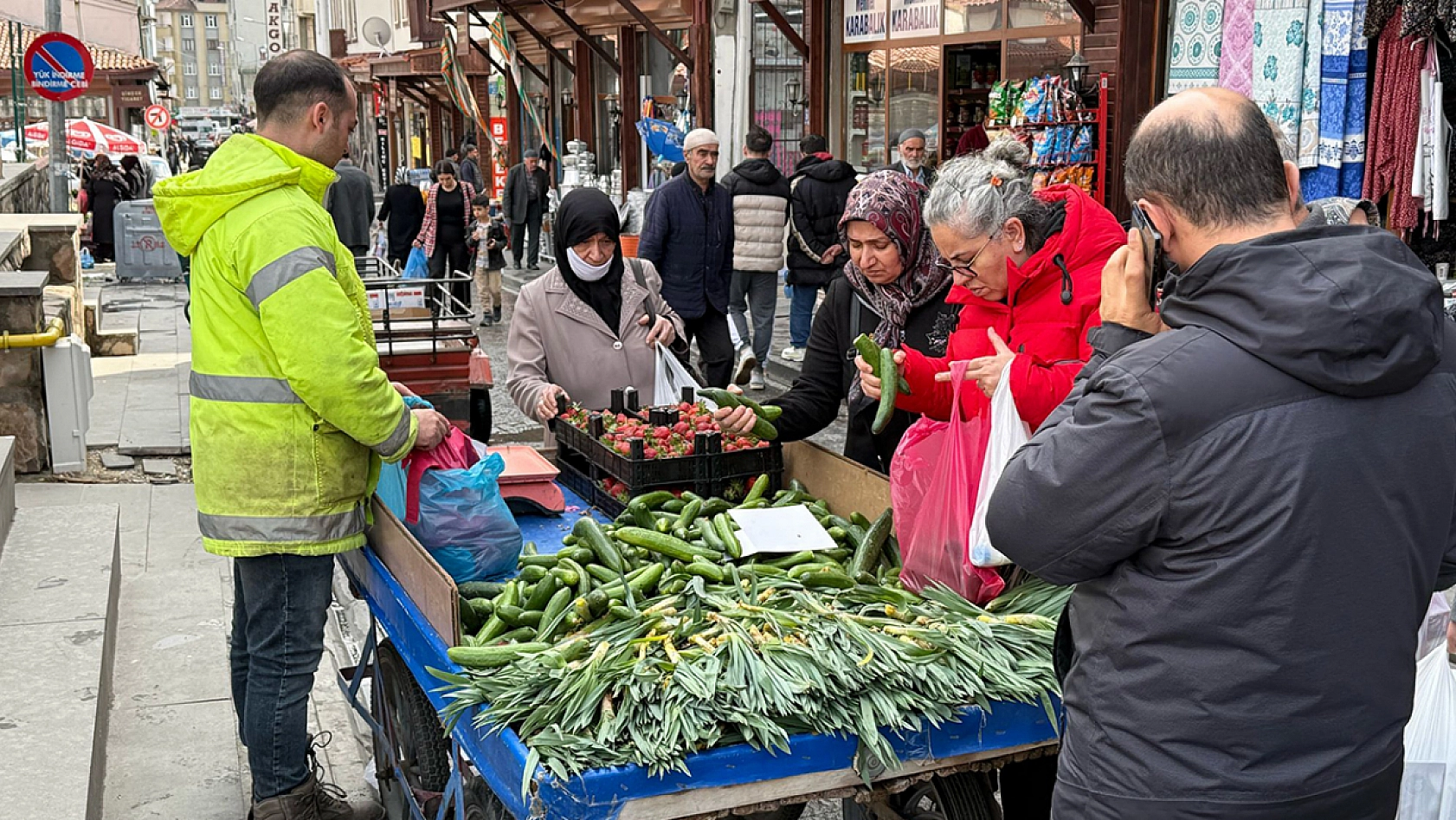 Elazığ'da fiyatı çakıldı vatandaşlar kilolarca aldı