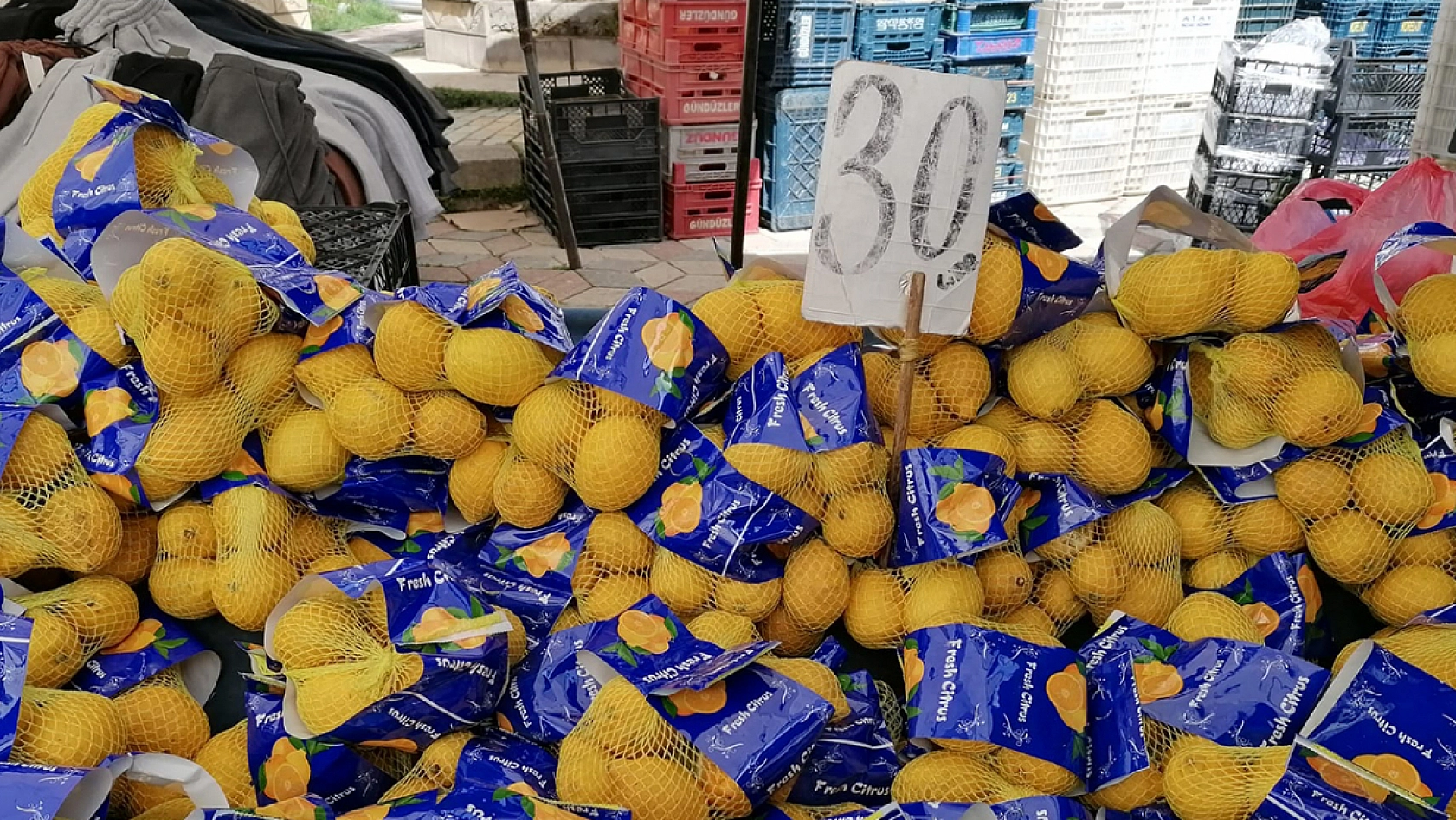 Elazığ'da havalar ısındı, pazar fiyatları soğudu