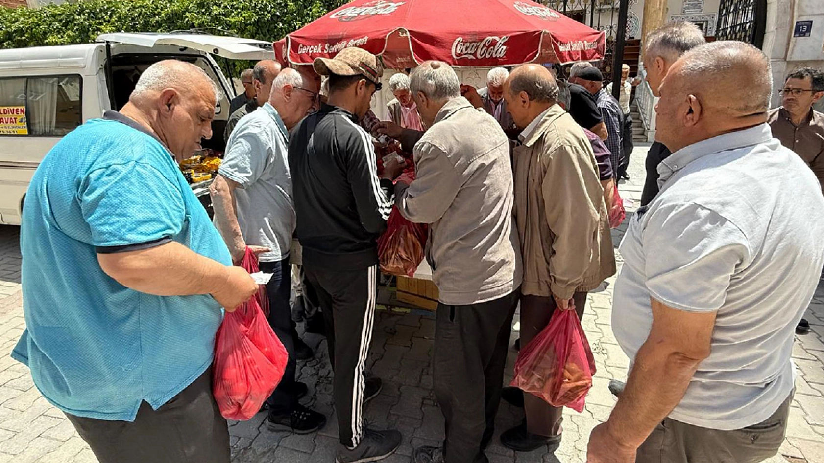 Elazığ'da 3 kilosu 50 liradan satıldı vatandaşlar poşet poşet aldı