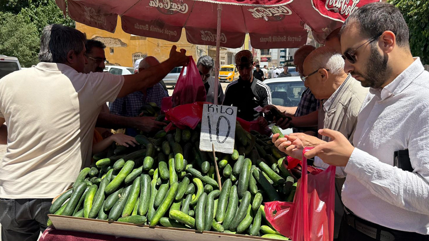 Elazığ'da kilosu 10 liraya düştü poşet poşet satıldı! Satan sürümden kazanıyor