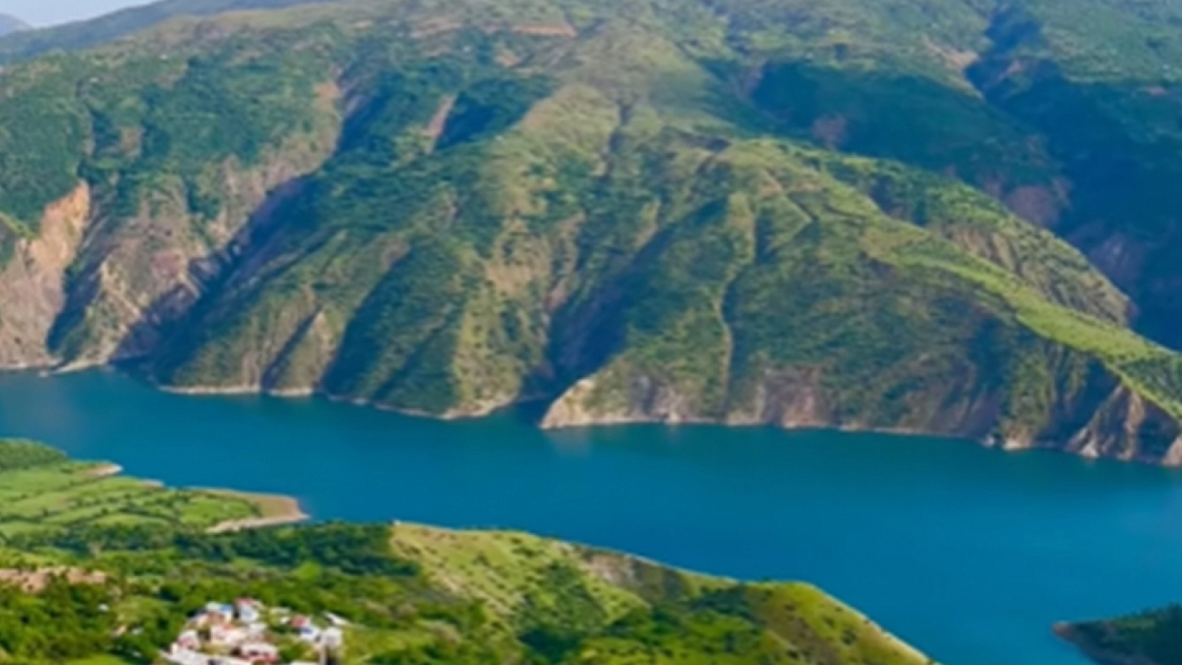 Elazığ'da depremin merkez üssüydü, şimdi güzelliğiyle gündemde: Buraya giden geri gelmek istemiyor