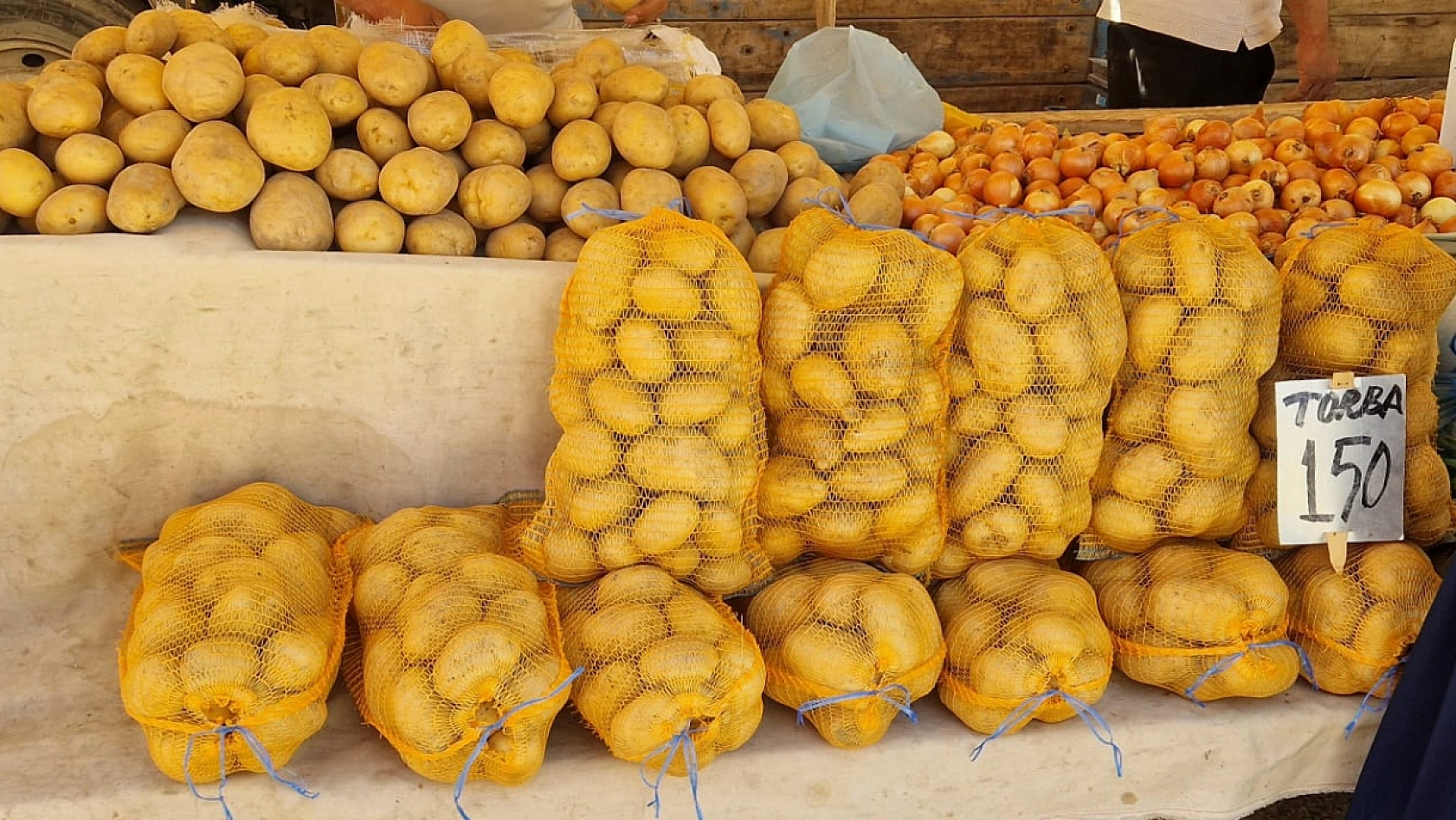 Elazığ'da pazar fiyatları: Pazarcılar memnun, vatandaşlar ikiye bölündü