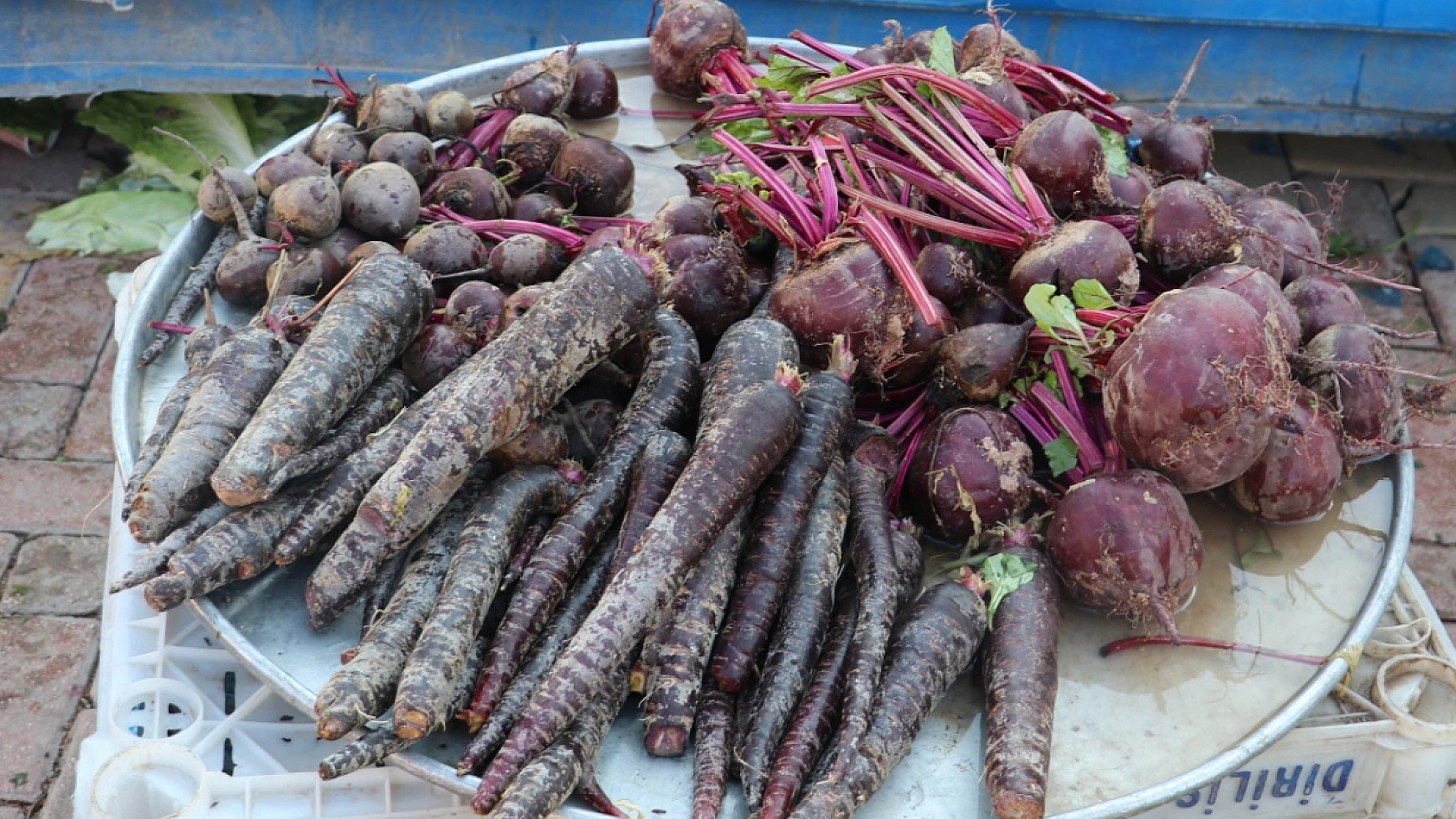 Elazığ'da fiyatları duyan pazara koşuyor